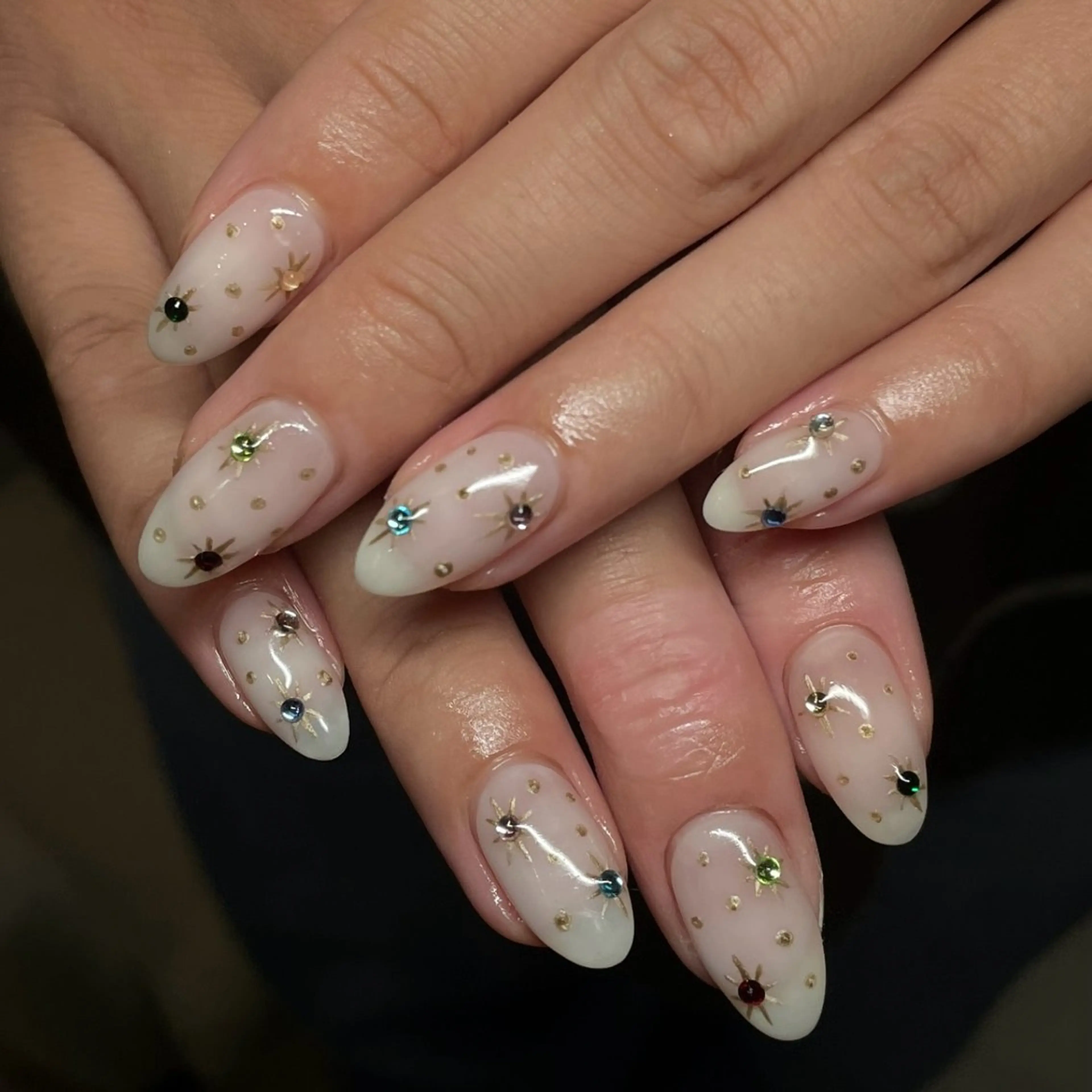 ネイル アートネイル ゴールド ゴージャス シンプルネイル ストーンネイル 🦋hana / nail / AOのネイルデザイン
