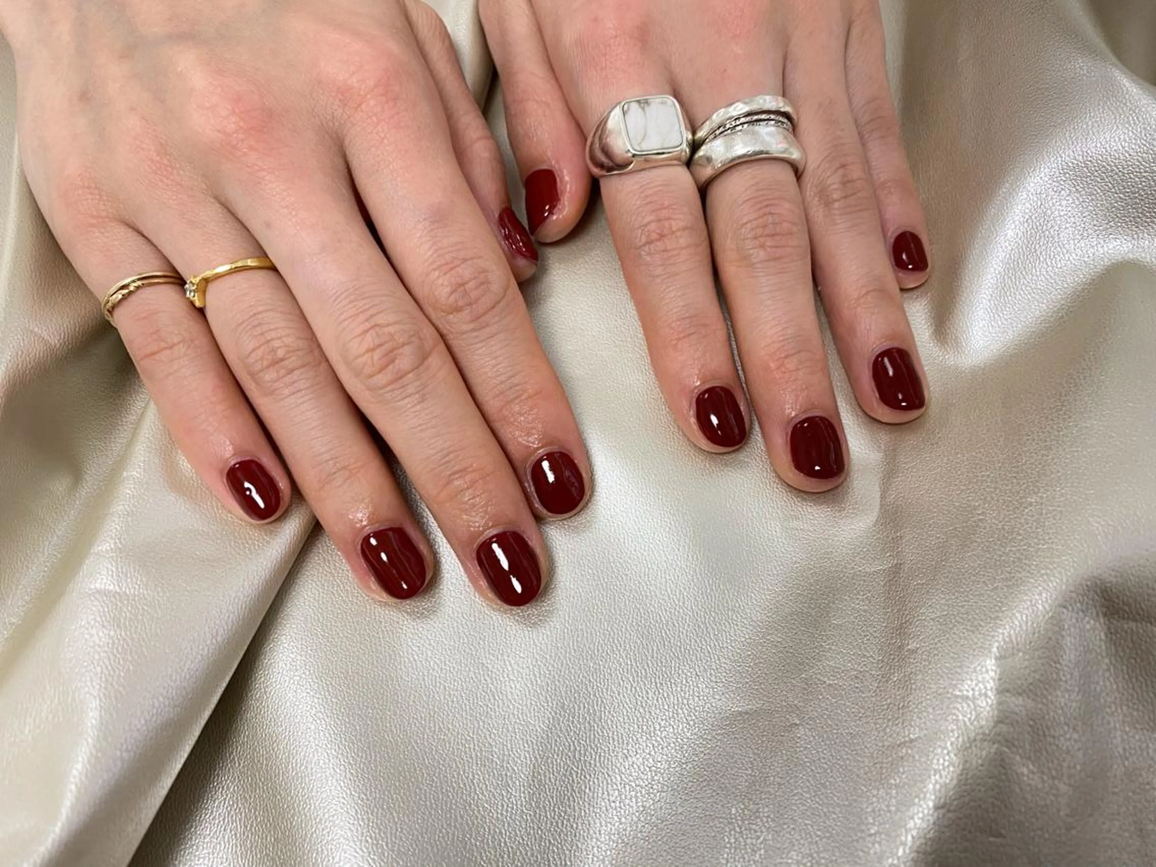 ネイル ボルドー ワンカラーネイル ハンドネイル mogunail &blowのネイルデザイン