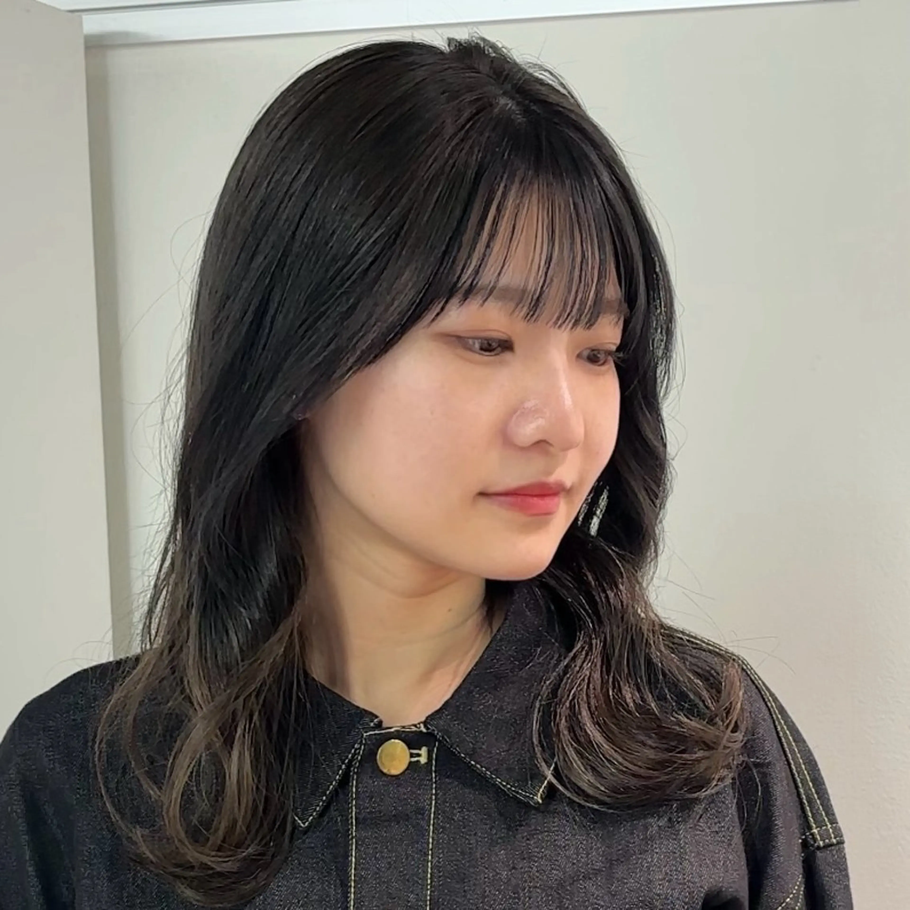 ミディアム カラー 透明感カラー グレージュ ネヅ カオルのヘアスタイル