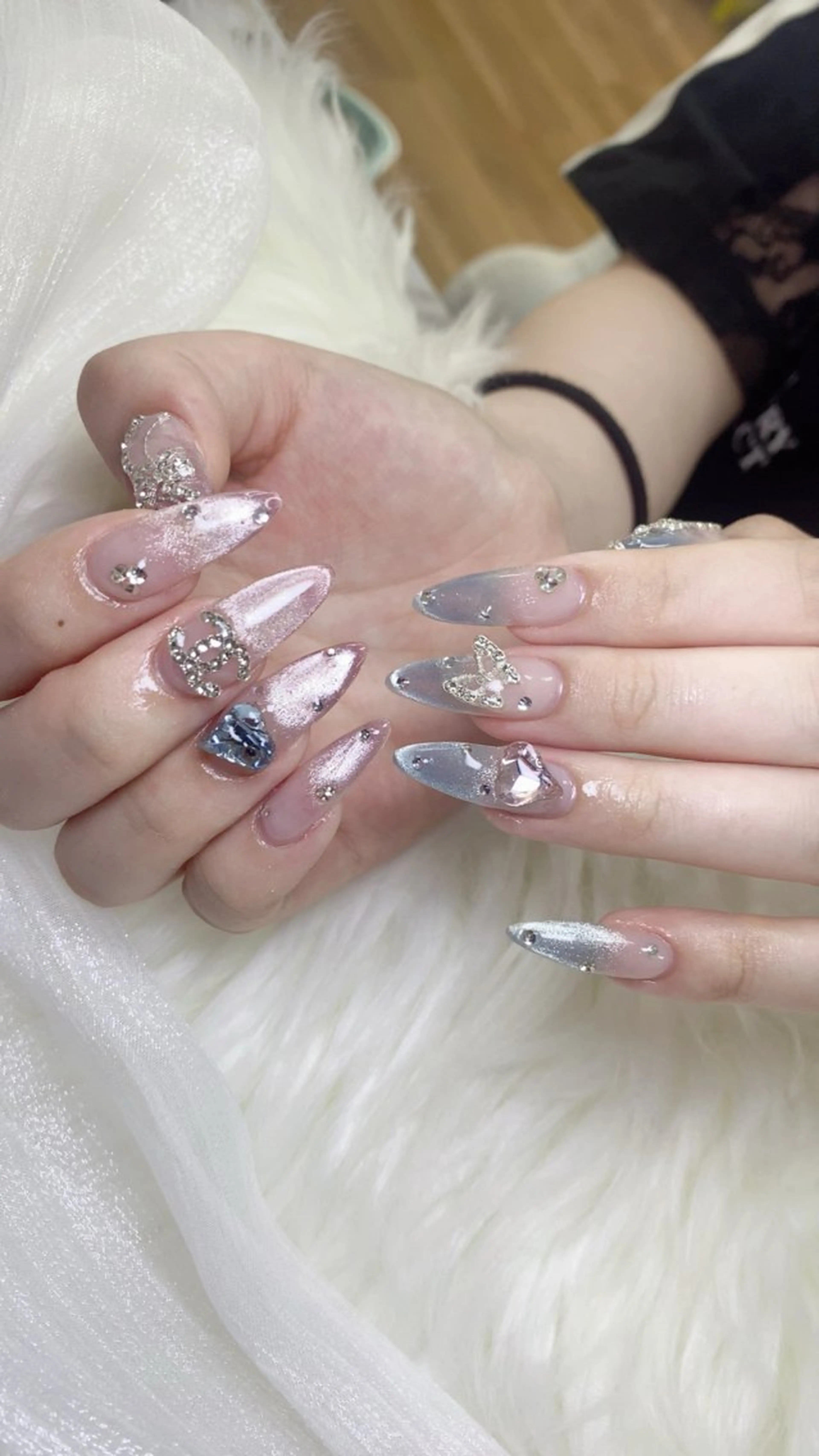 ネイル フラッシュネイル フレンチネイル グラデーション キラキラネイル 韓国ネイル ReiNails所属・Nguyen thi Linhのネイルデザイン