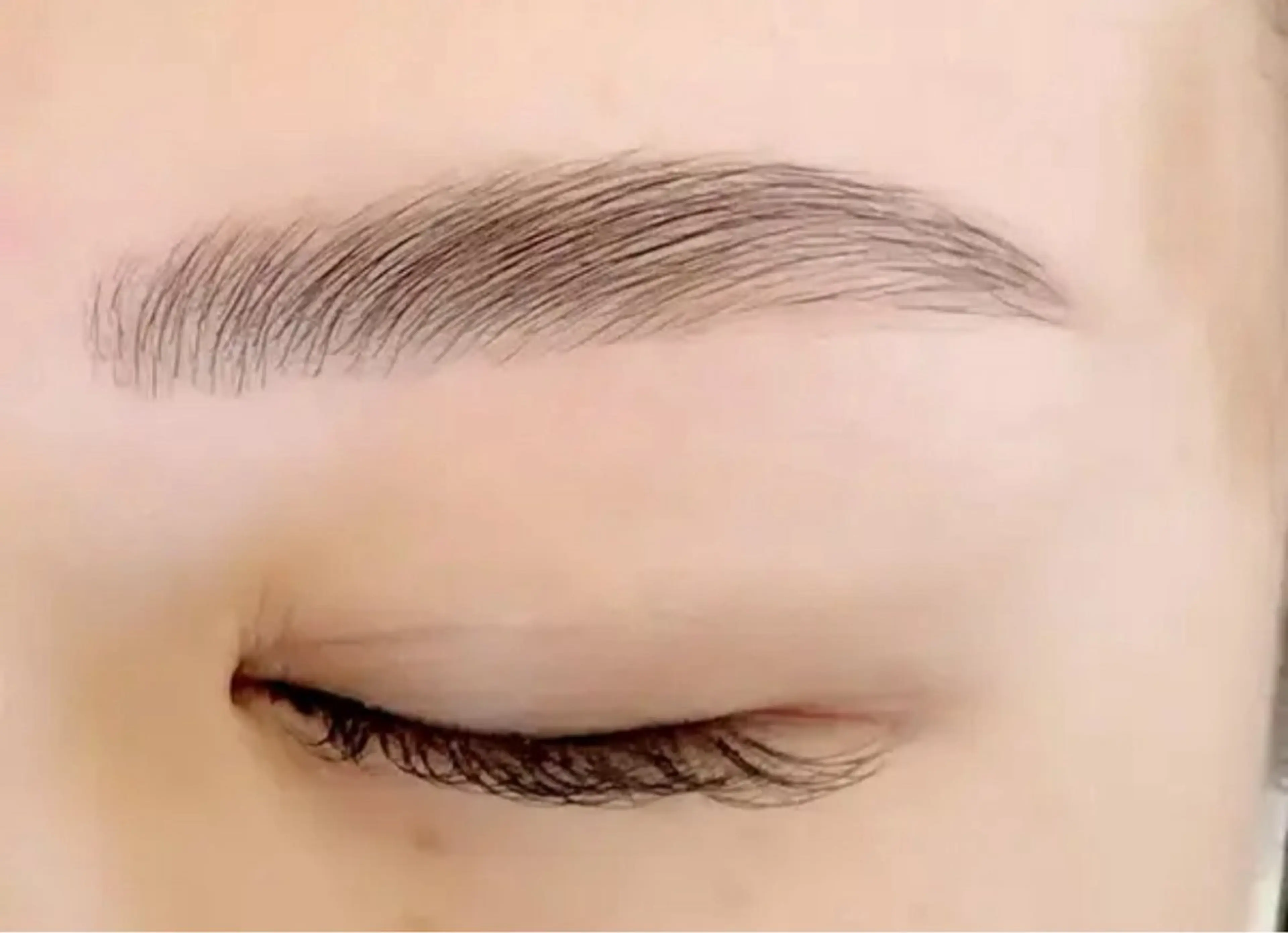 アイブロウ ハリウッドブロウリフト Assemble  eye’s 門前仲町店所属・Assemble 門前仲町店のネイルデザイン