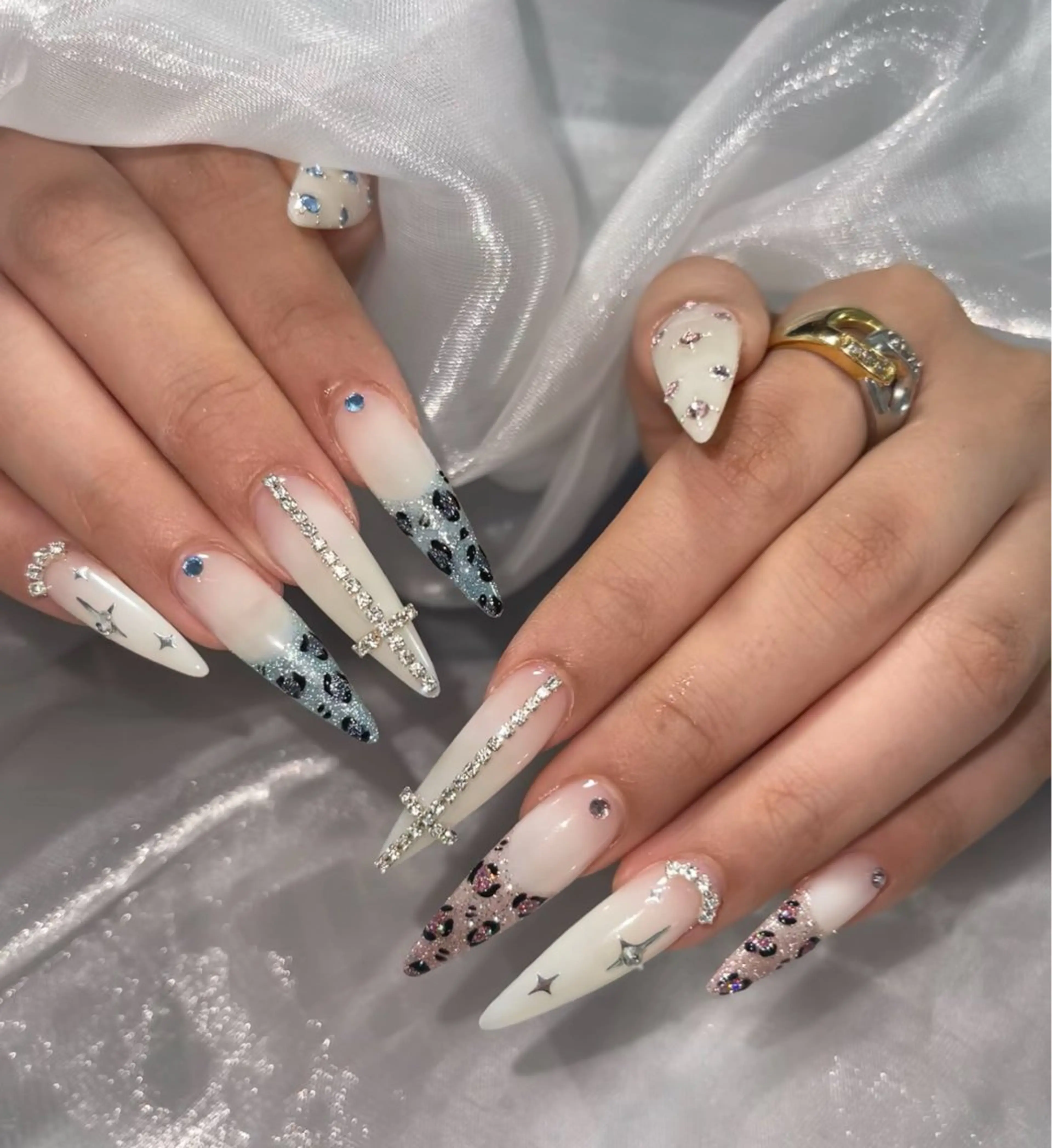 ネイル オーロラネイル クリアネイル 成人式 フラッシュネイル ジェルネイル ハンドネイル Amee Nail Salonのネイルデザイン