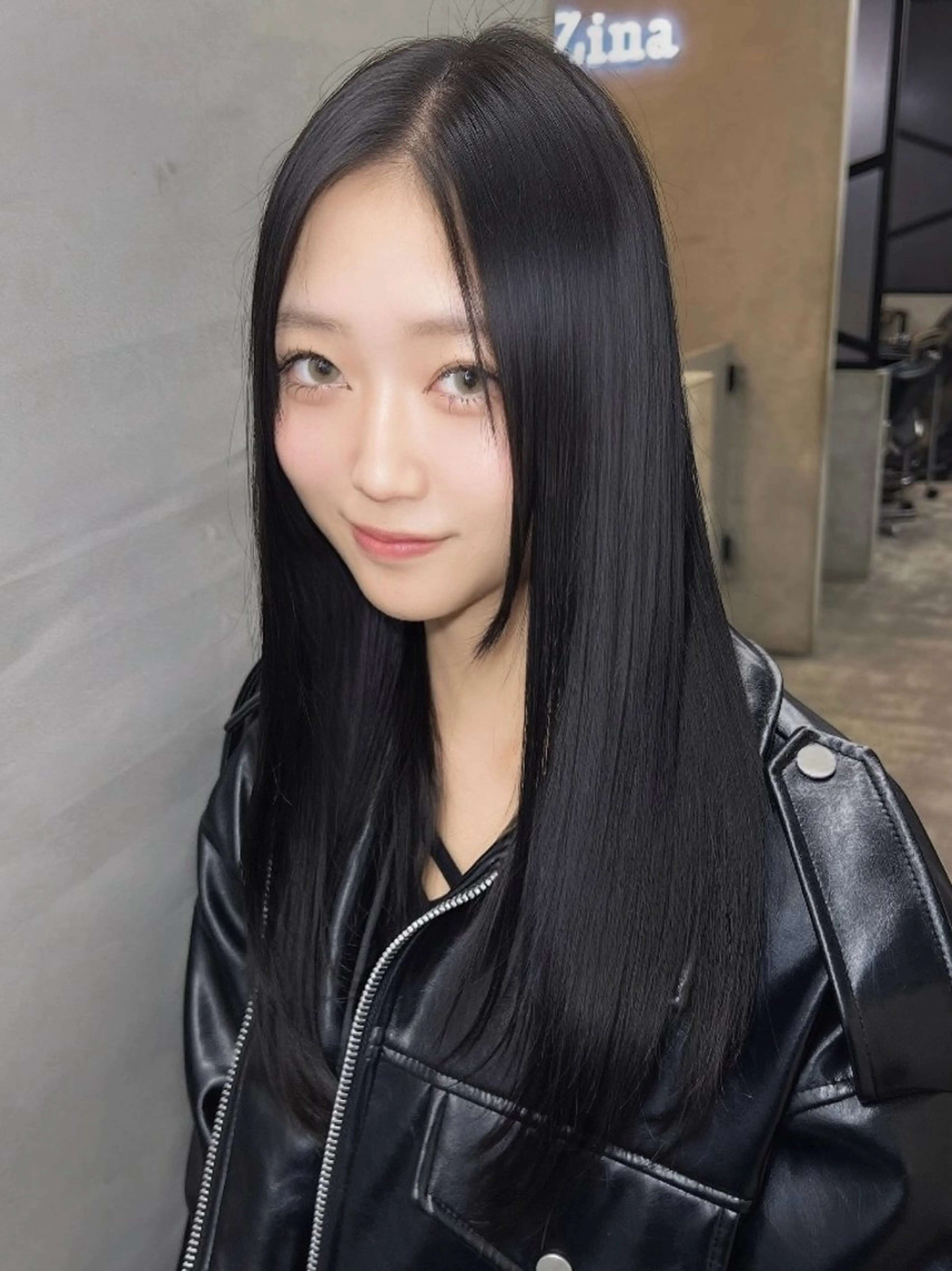 ロング カラー カット ヘアカラー トリートメント 前髪/顔まわりカット 艶髪/髪質改善/縮毛のヘアスタイル