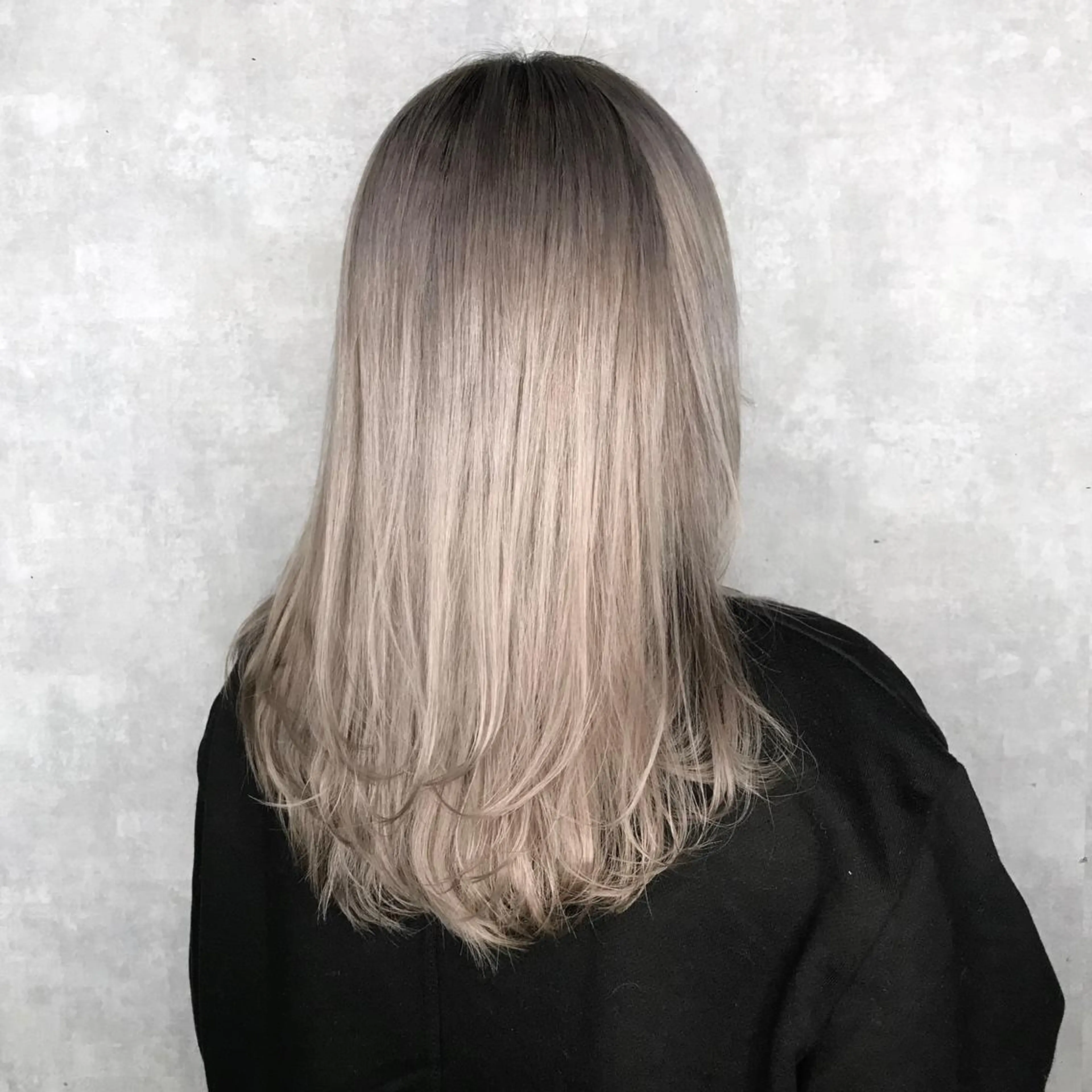 ロング カラー アッシュ ブリーチ ホワイトアッシュ ヨシンモリ ムルギョル巻き サロウィン所属・K-POP好き美容師 🇰🇷Kai.Yのヘアスタイル