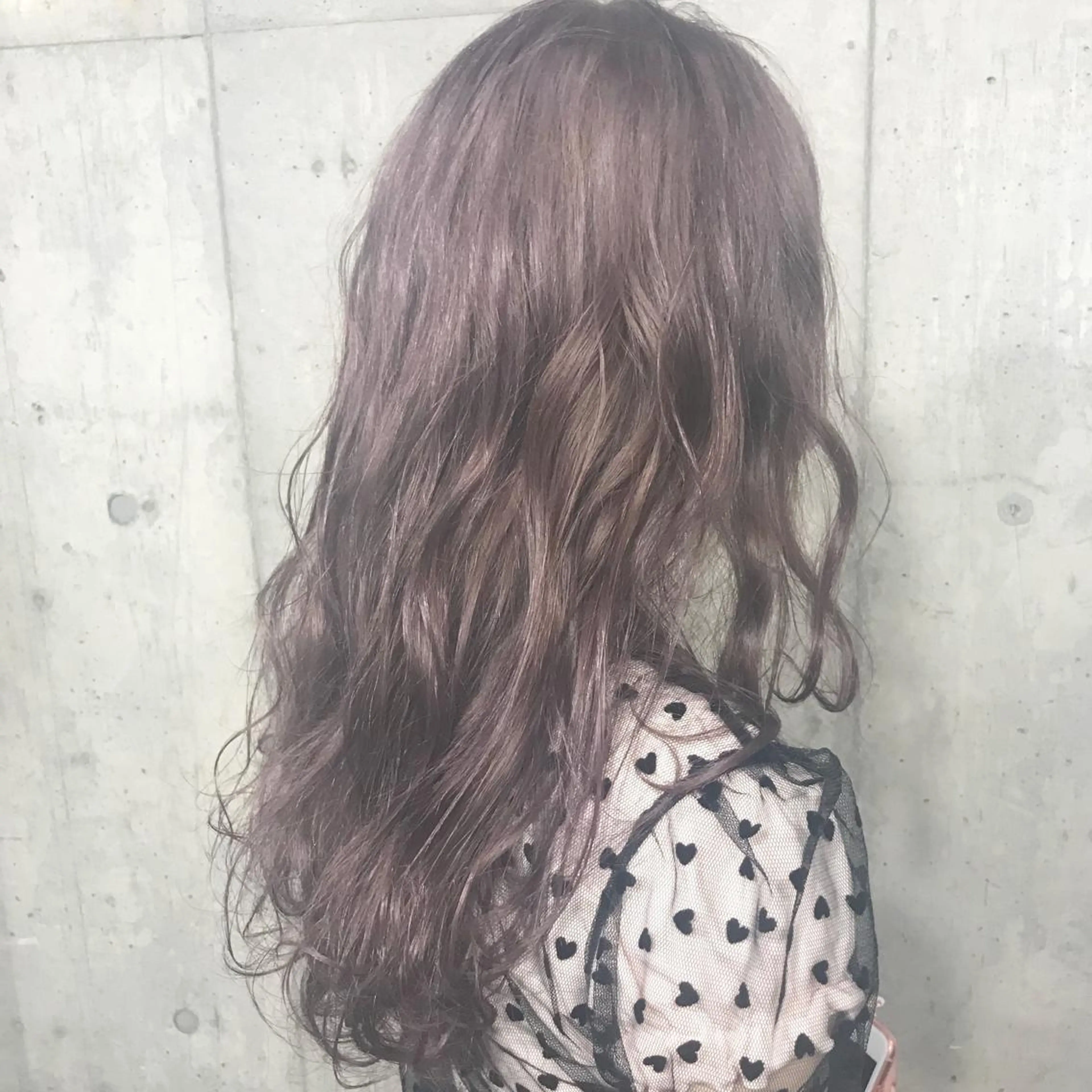 ロング カラー パーマ ヘアアレンジ メンズ キッズ ネイル マツエク・マツパ ラベンダーカラー サロンドミルク 原宿のヘアスタイル