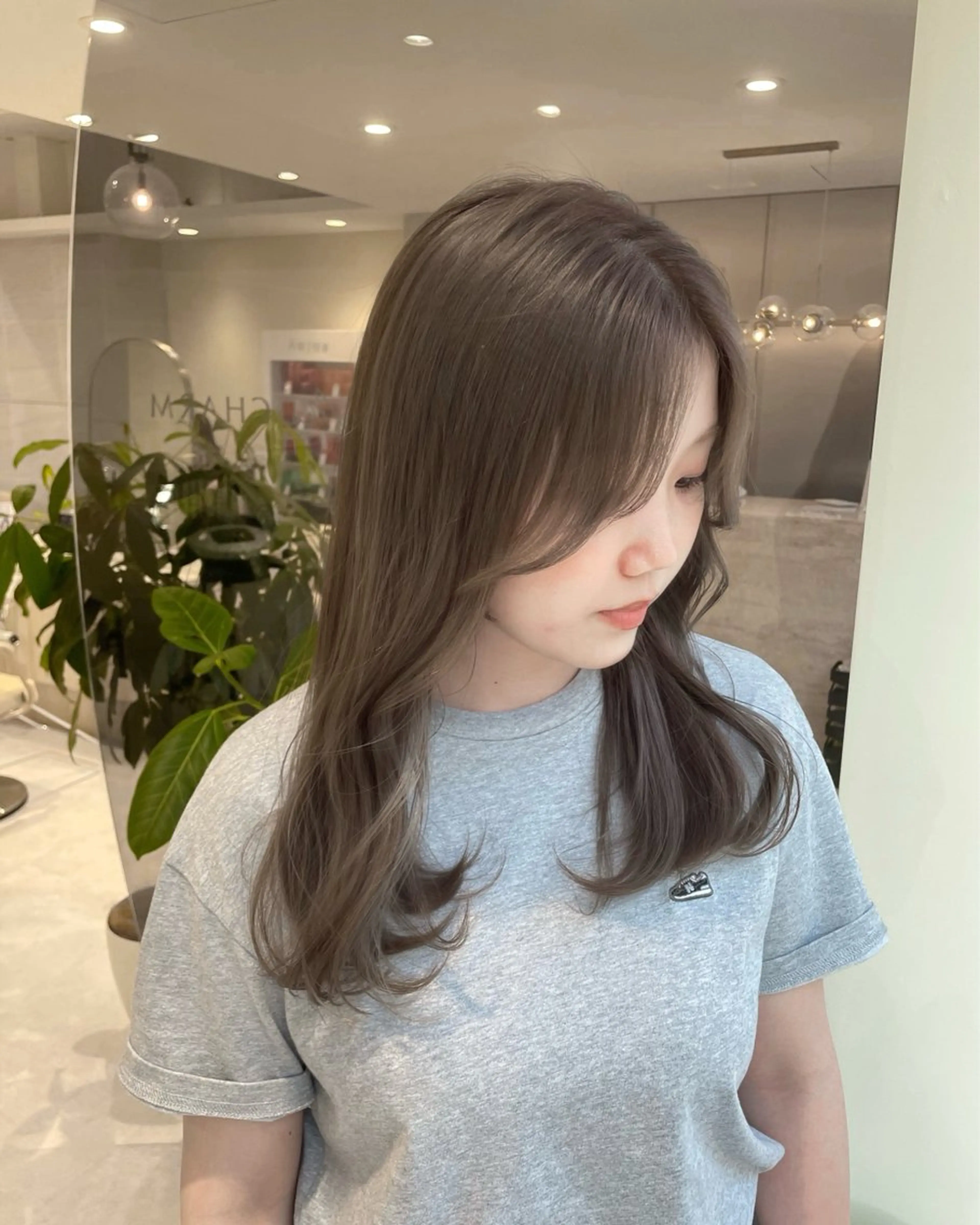 ロング カラー ブリーチ ケアカラー グレージュ ブリーチなしカラー シアーグレージュ カット ヘアカラー トリートメント ブリーチなし/透明感 カラー🕊️坂入上総のヘアスタイル