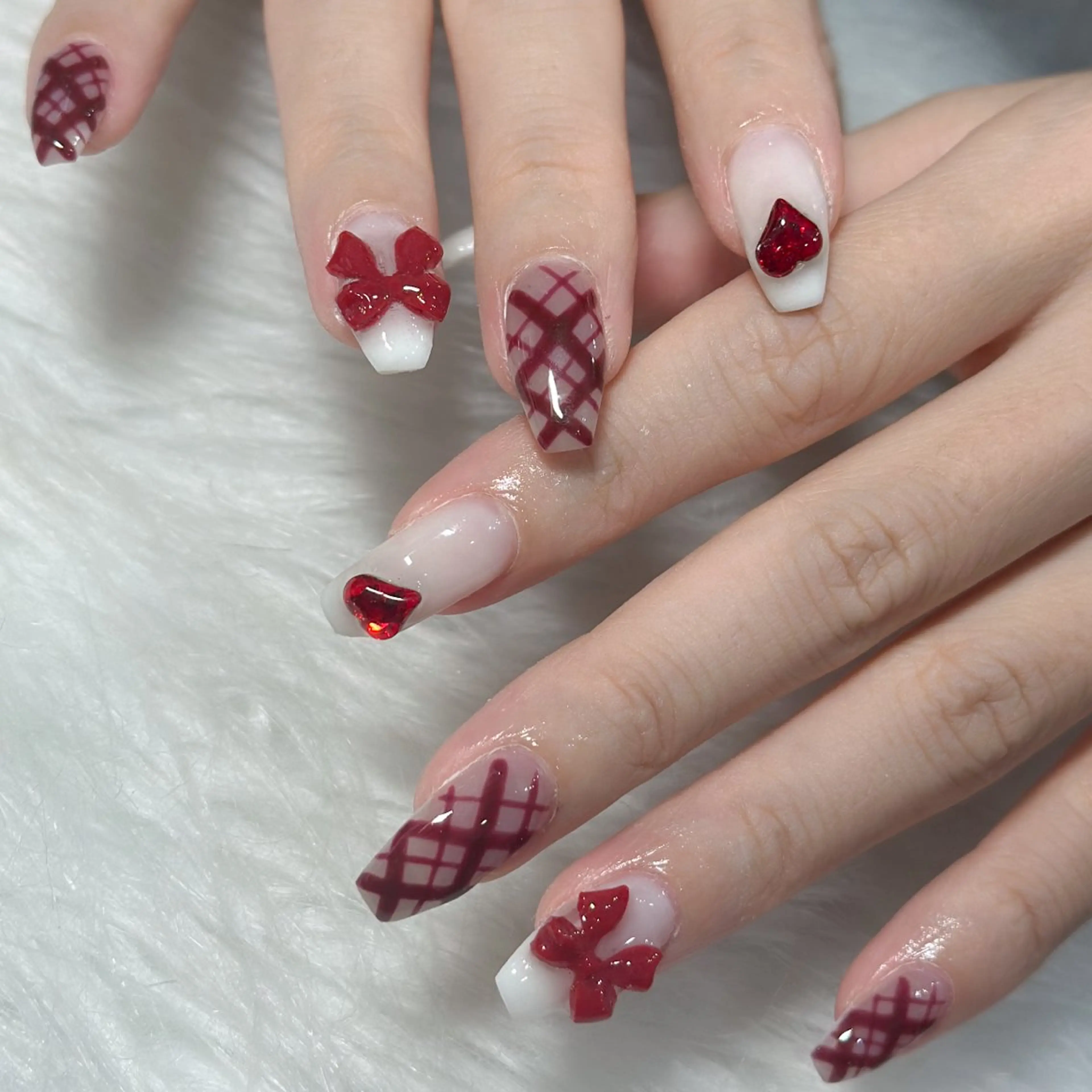 ネイル ハンドネイル フットネイル LAVISH nanamiのネイルデザイン