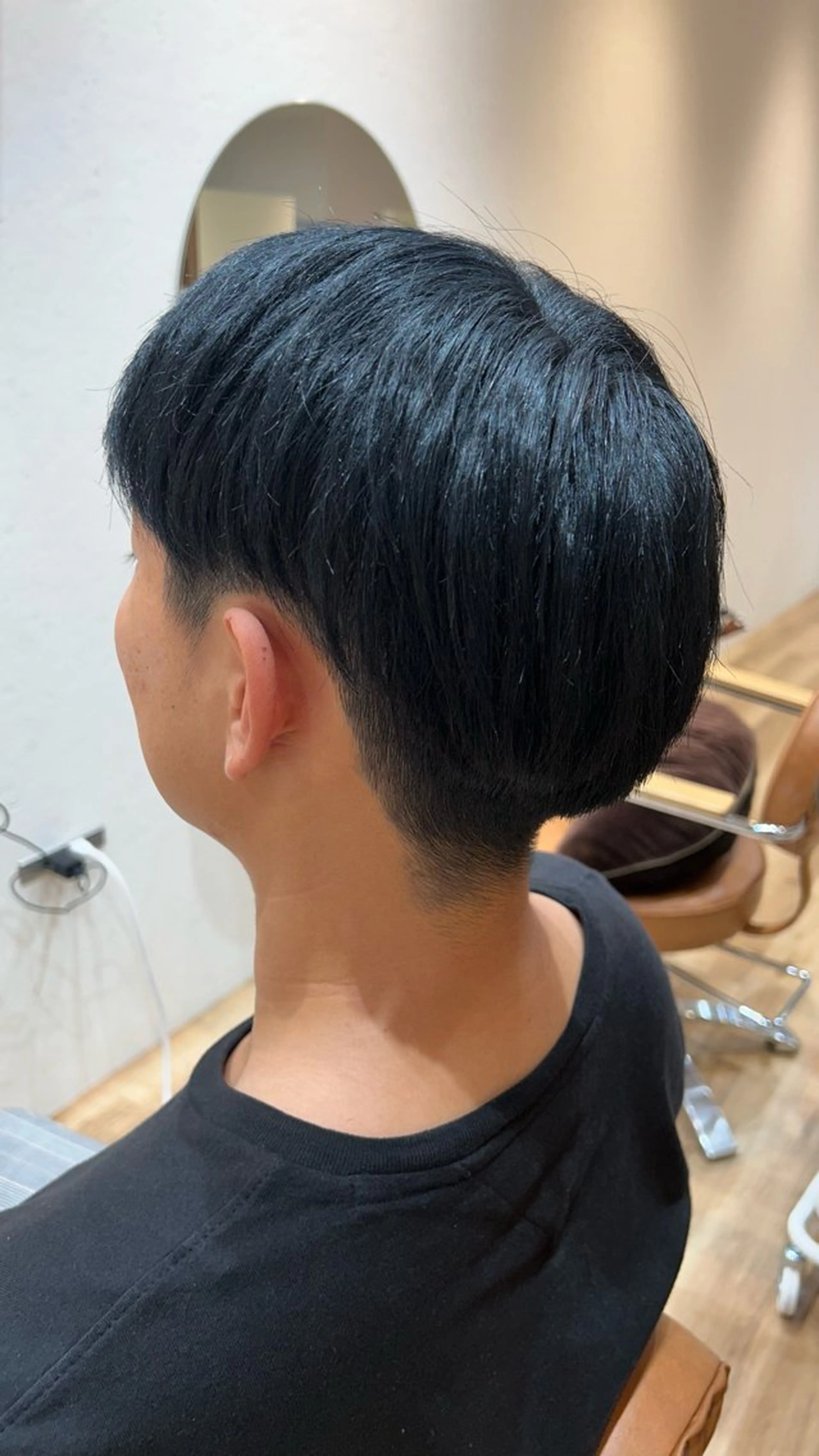 カラー 黒髪 ブルーカラー ブルーブラック ヘアカラー 小西 七菜子のヘアスタイル