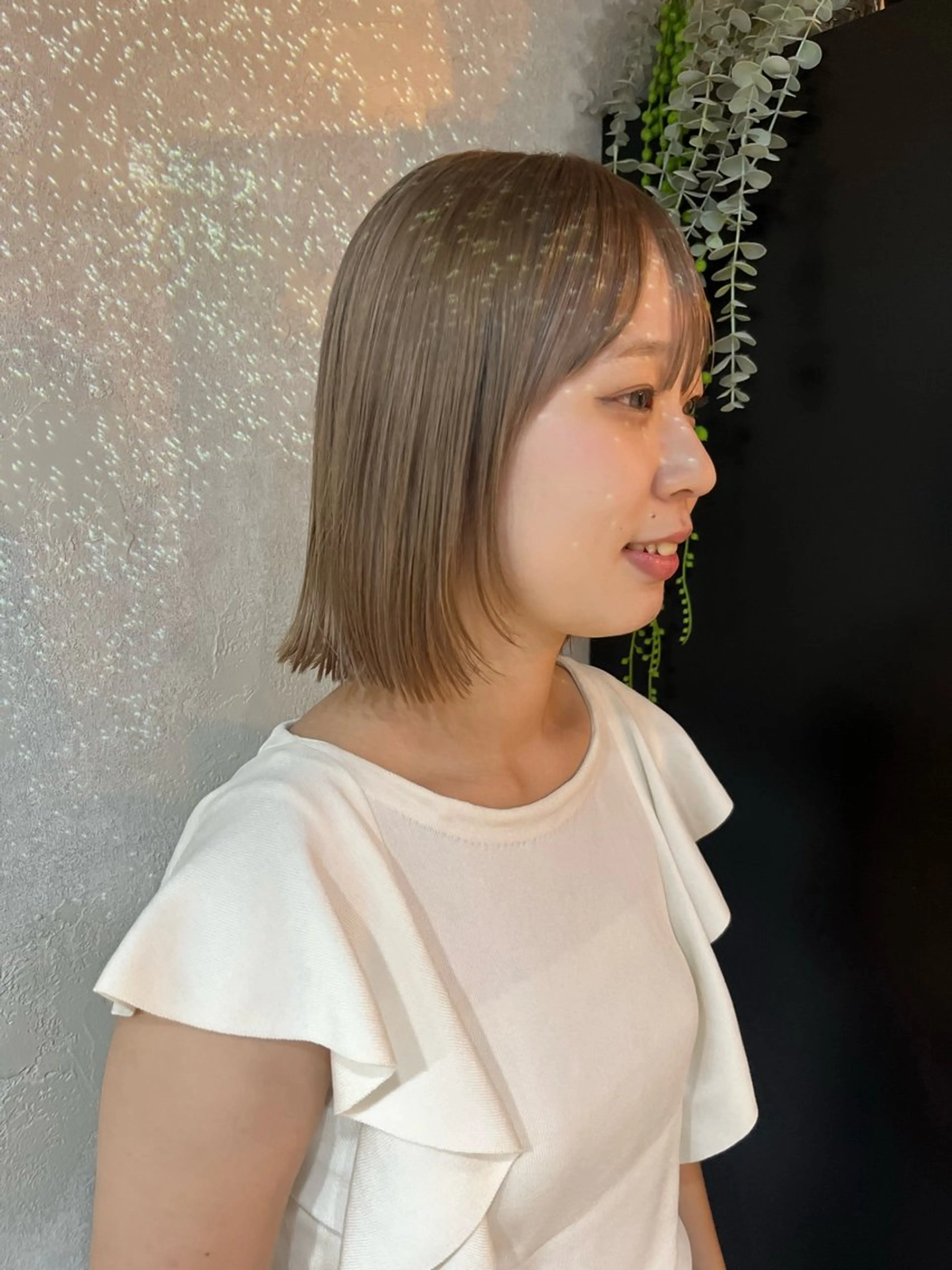 カラー ベージュカラー ブリーチ ハイトーンカラー ハイトーンベージュ カット ヘアカラー CECIL 瑞希のヘアスタイル