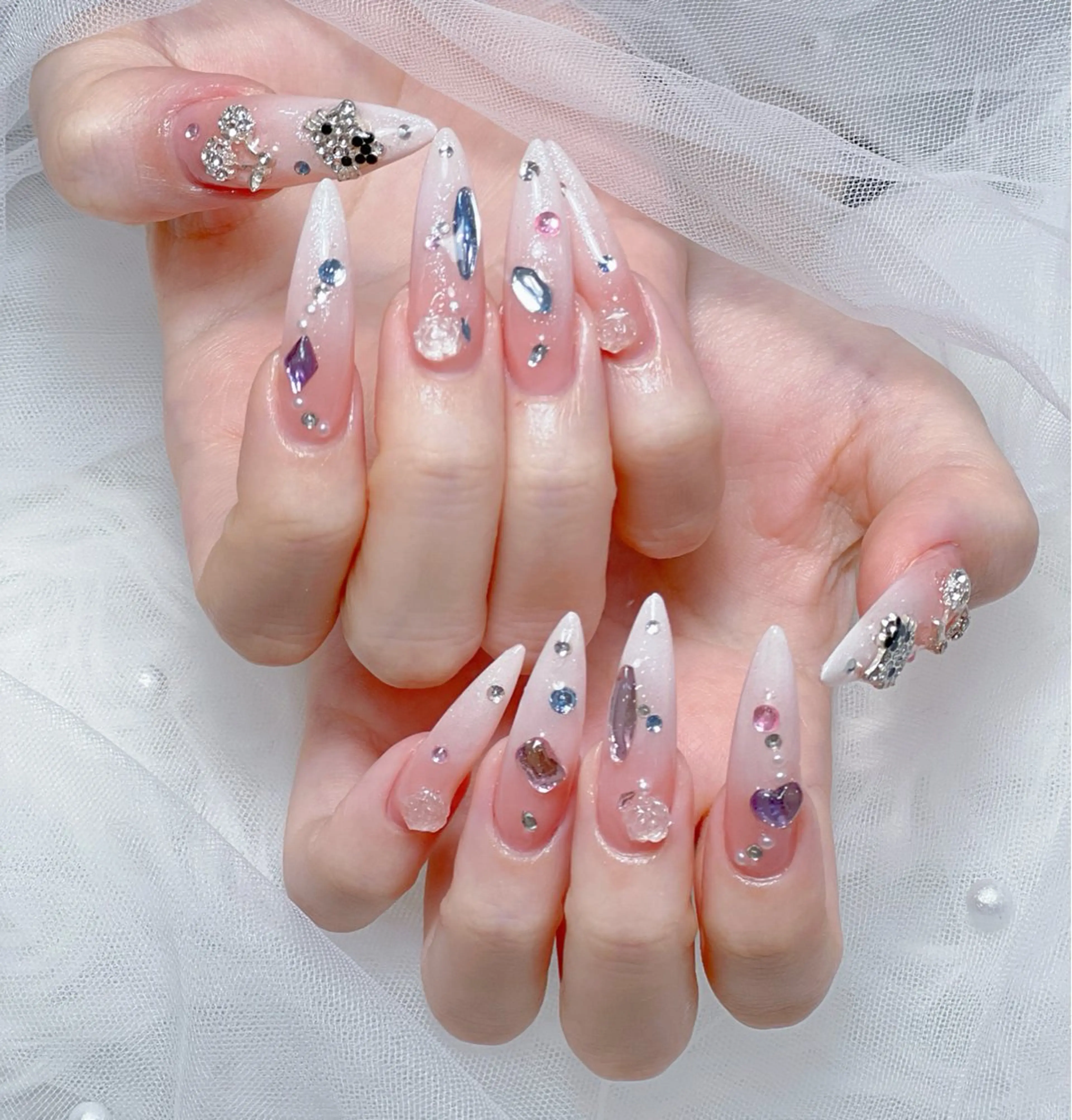 ネイル アートネイル オーロラネイル チークネイル 長さ出し フットネイル Miya _nailのネイルデザイン