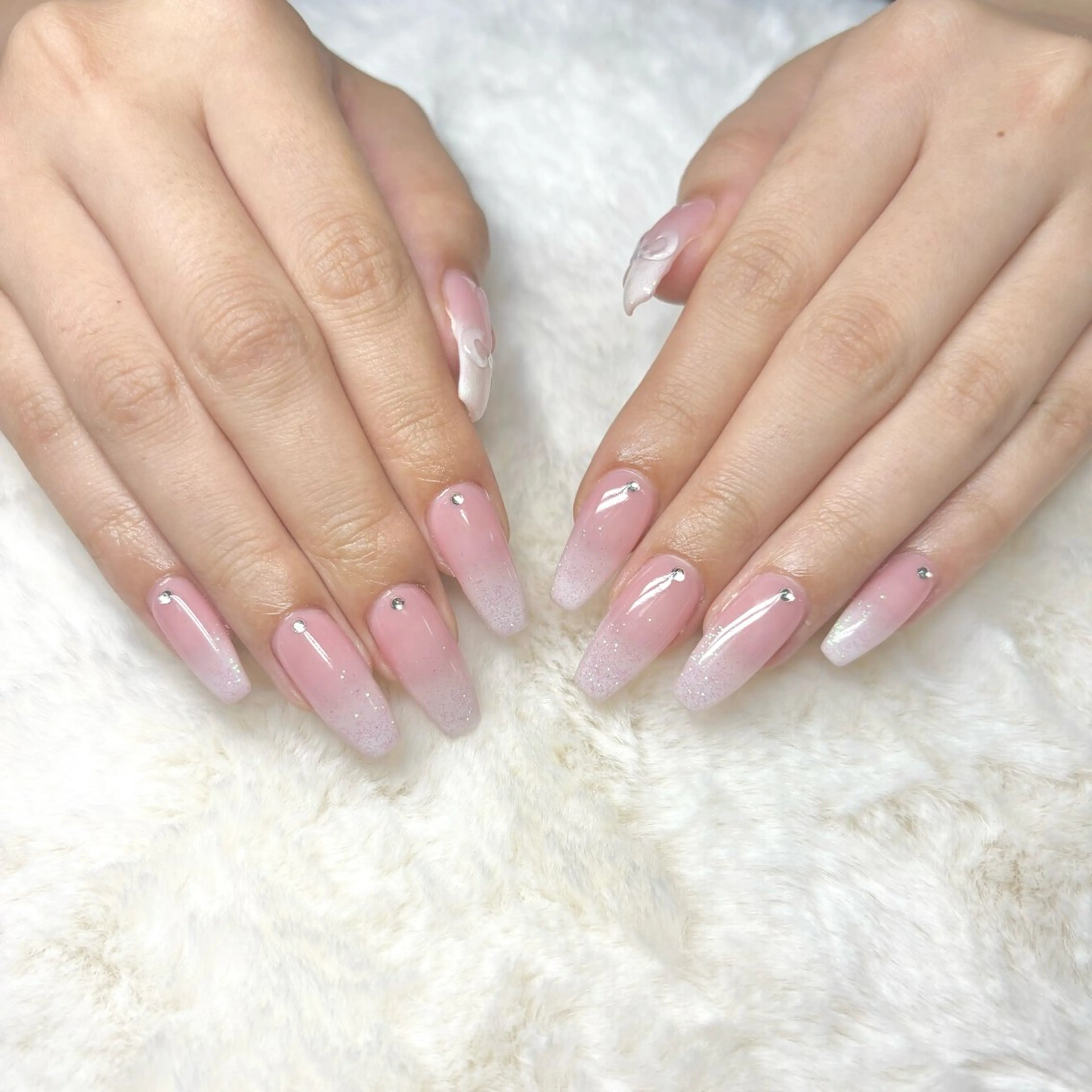 ネイル アートネイル クリアネイル ラメ(グリッター) ぷっくりネイル Nike L'orangeのネイルデザイン