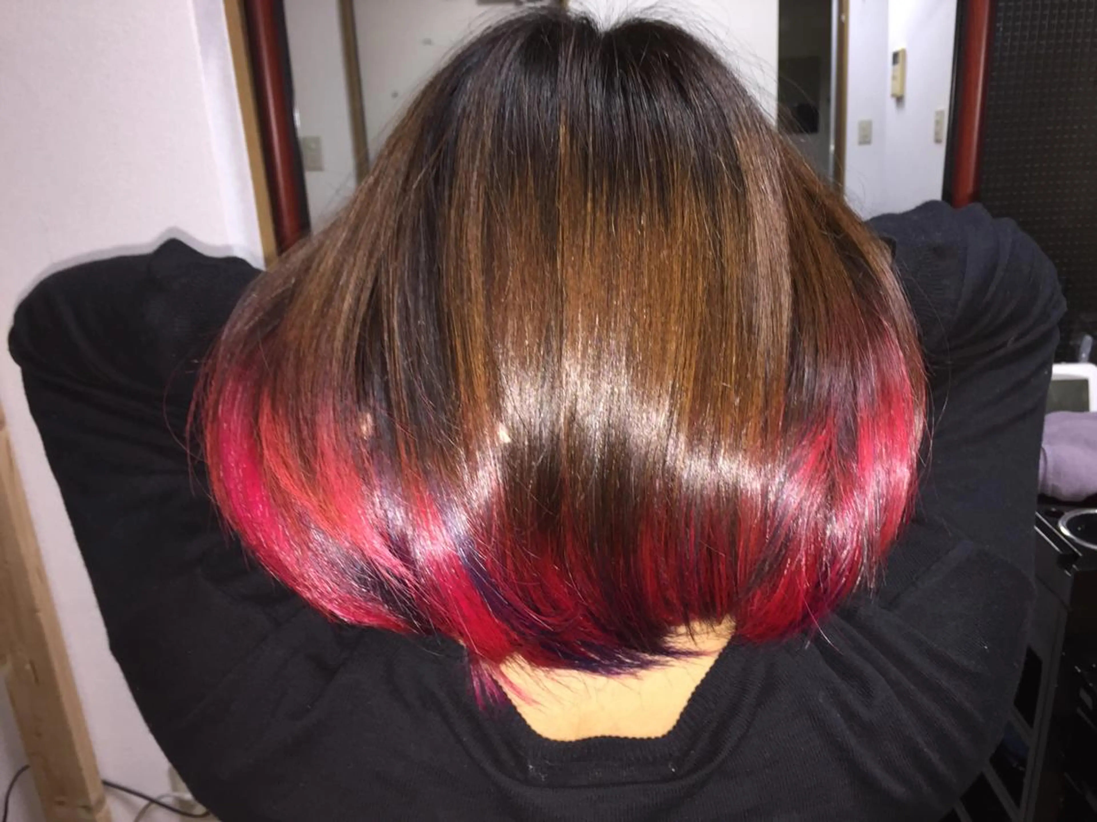 ミディアム カラー ブリーチ ブルーカラー グラデーションカラー ピンクカラー カット ヘアカラー じょん 。のヘアスタイル