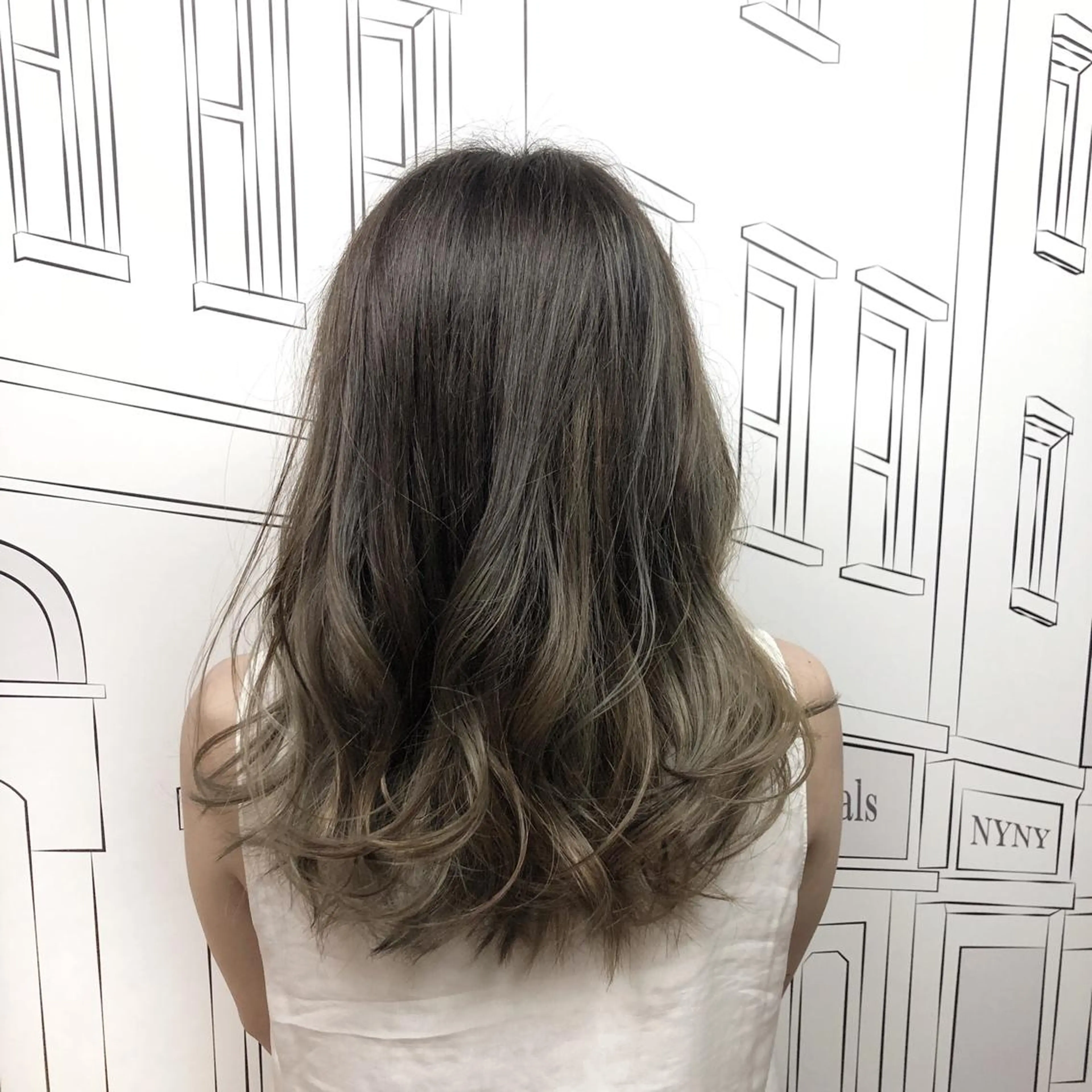 セミロング カラー アッシュ アッシュグレー 外国人風カラー TOMOKA 艶髪/透明感カラーのヘアスタイル