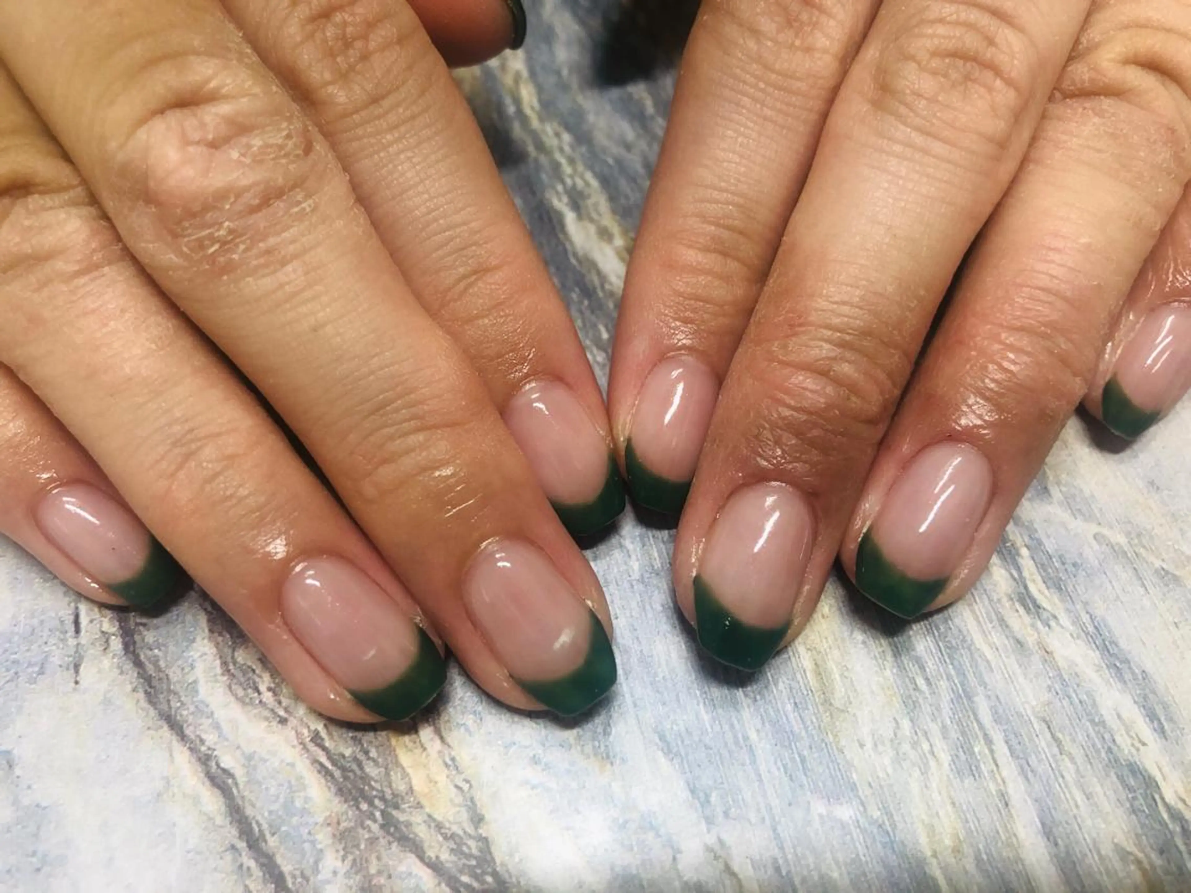 ネイル フレンチネイル グリーン mogunail &blowのネイルデザイン