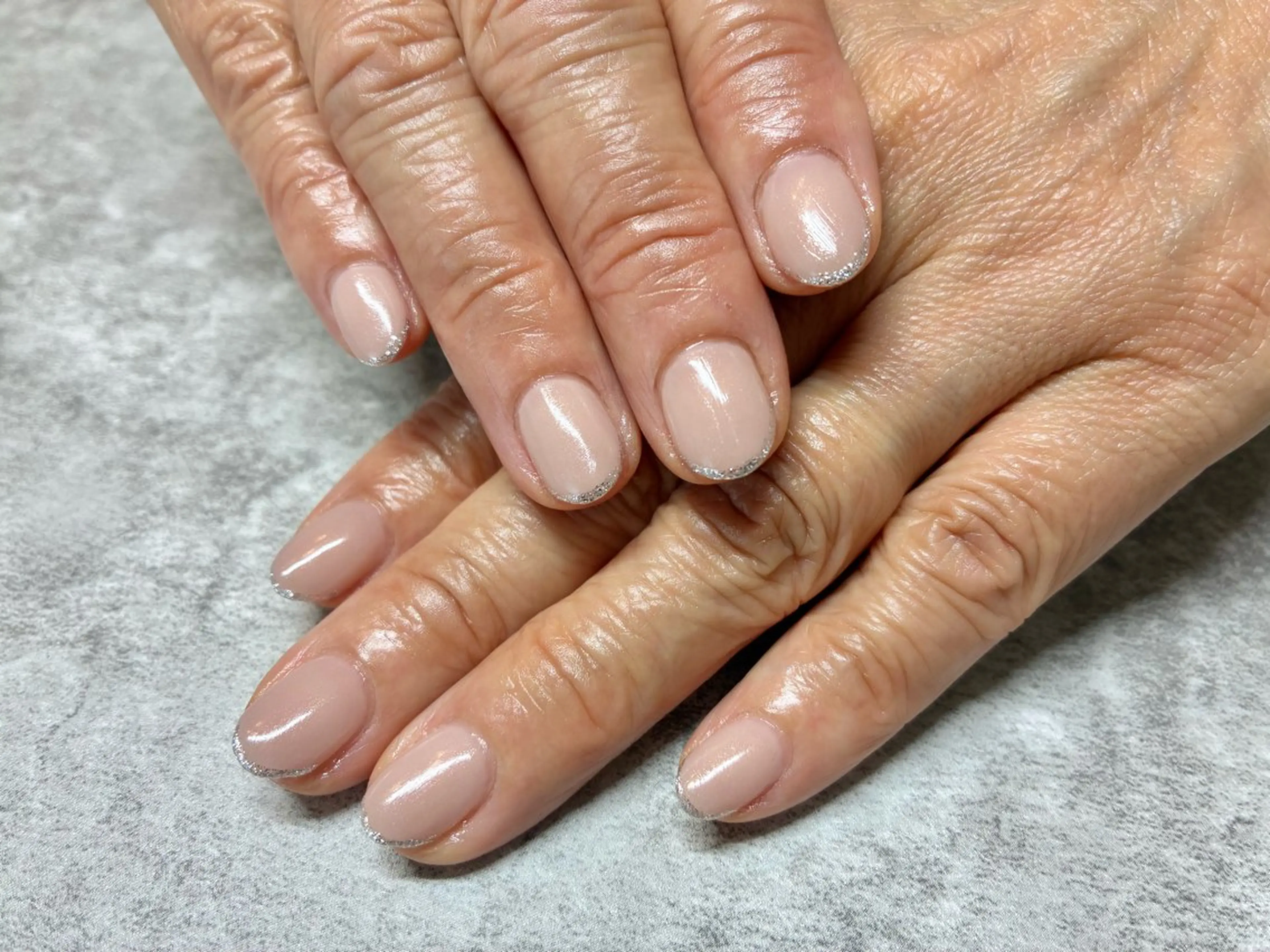 ネイル フレンチネイル ワンカラーネイル シルバー ハンドネイル 鈴木 麻里のネイルデザイン