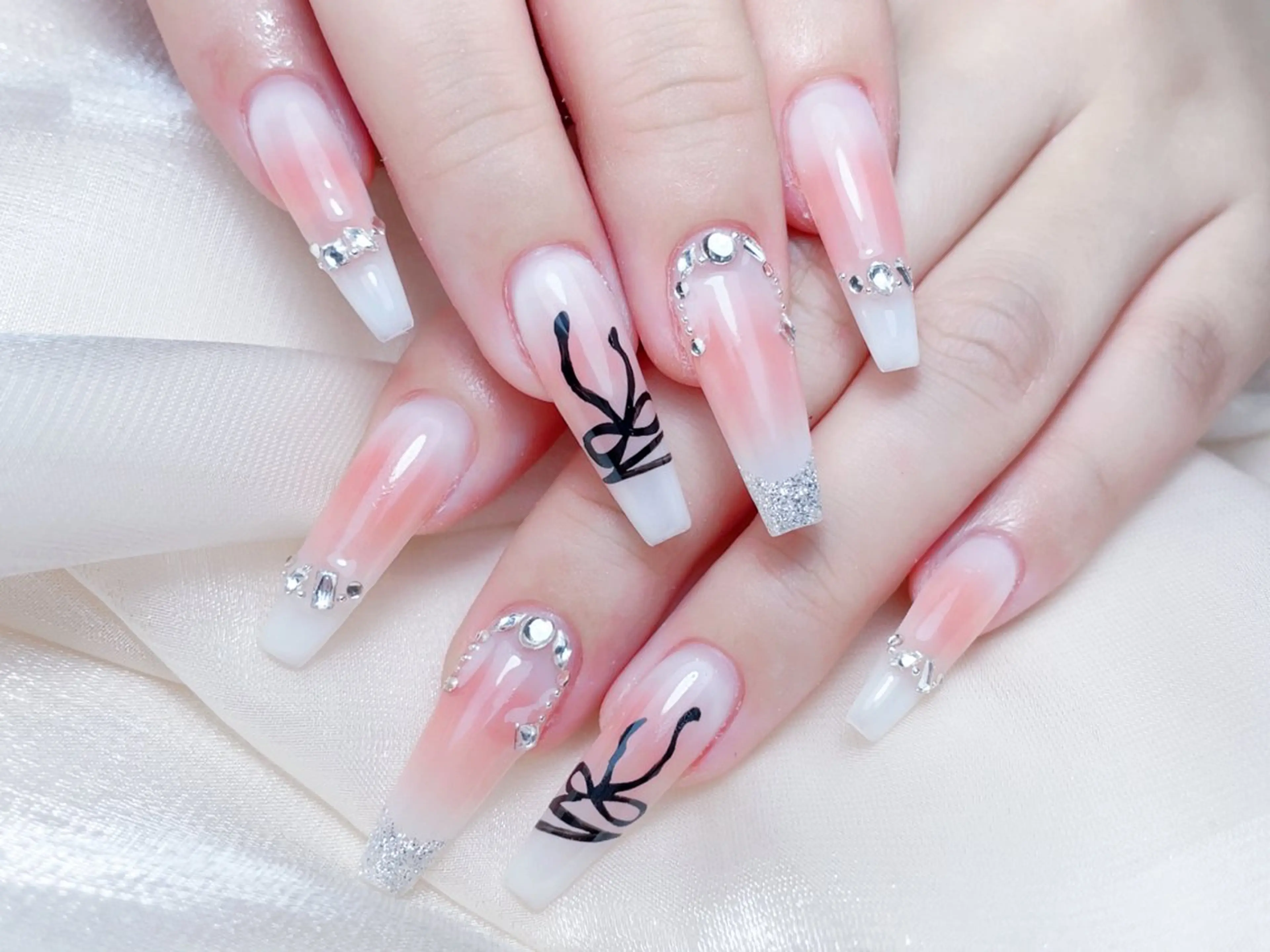 ネイル ハンドネイル M🌷nail 長さだし専門店のネイルデザイン