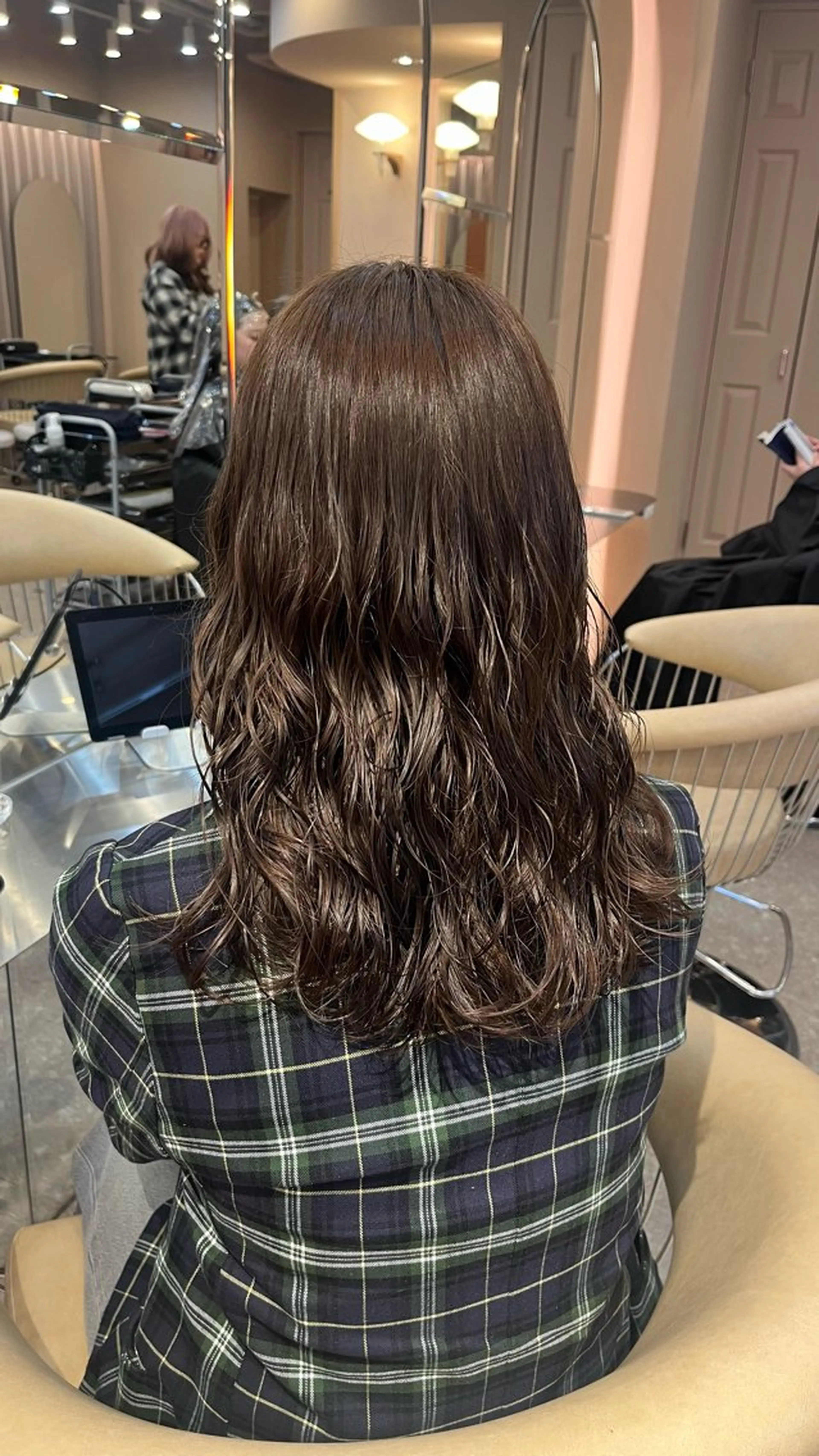 ロング カラー パーマ ヘアカラー トリートメント 💚 AKI 💚のヘアスタイル