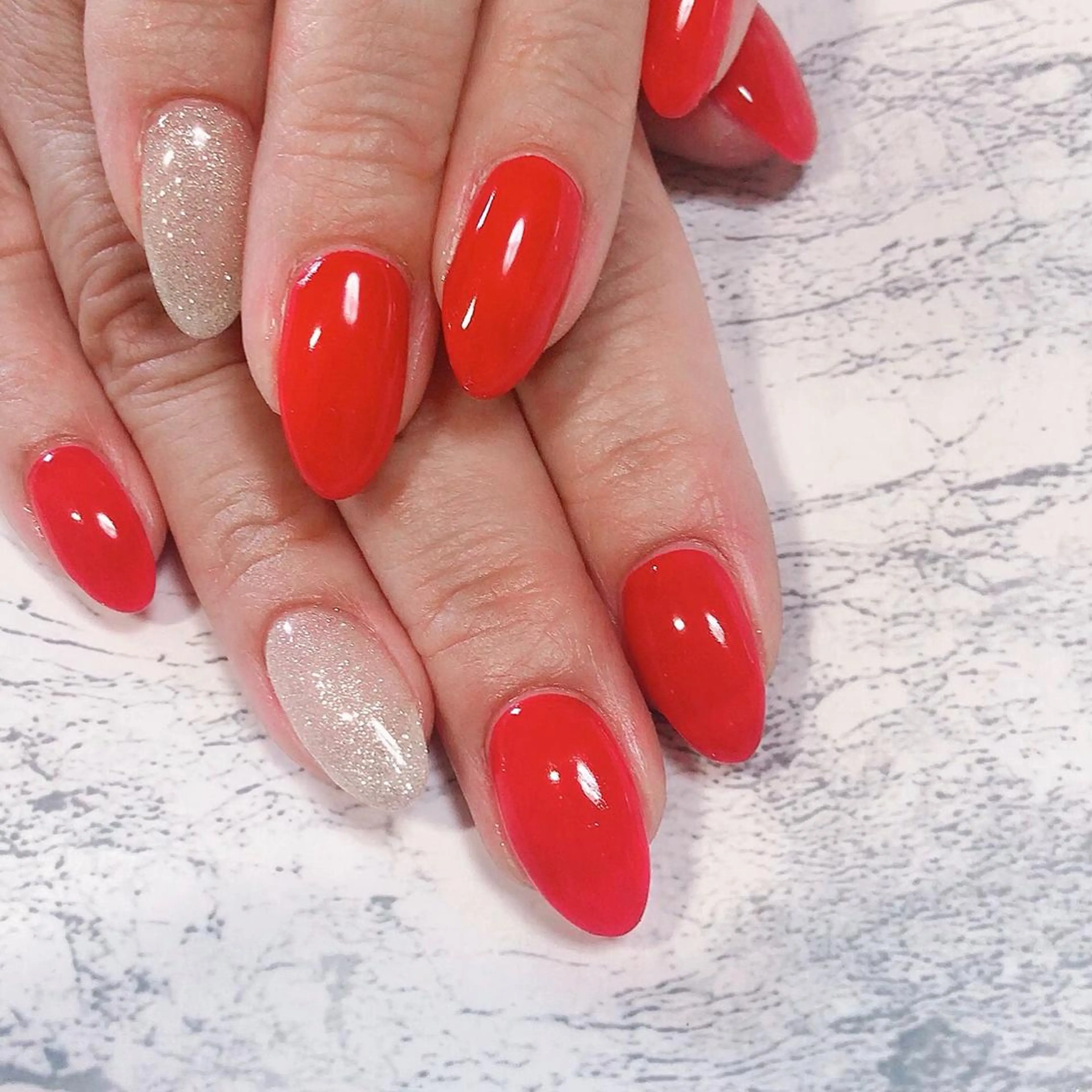 ネイル フットネイル ニュアンスネイル 赤色 シンプルネイル 春ネイル nail fufla ♡yamane♡のネイルデザイン