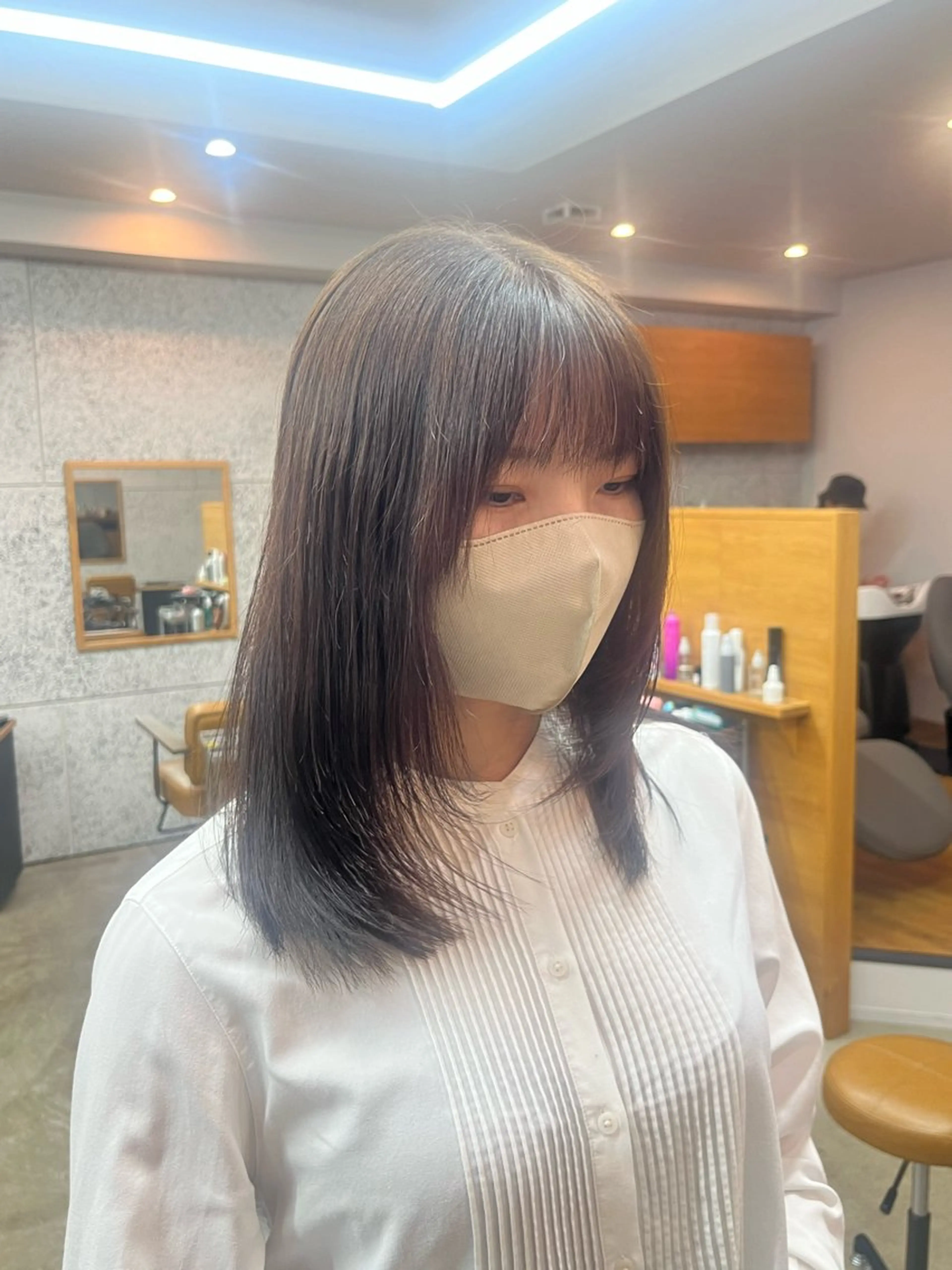 ミディアム レイヤーカット SEE-SAW． MANAKAのヘアスタイル