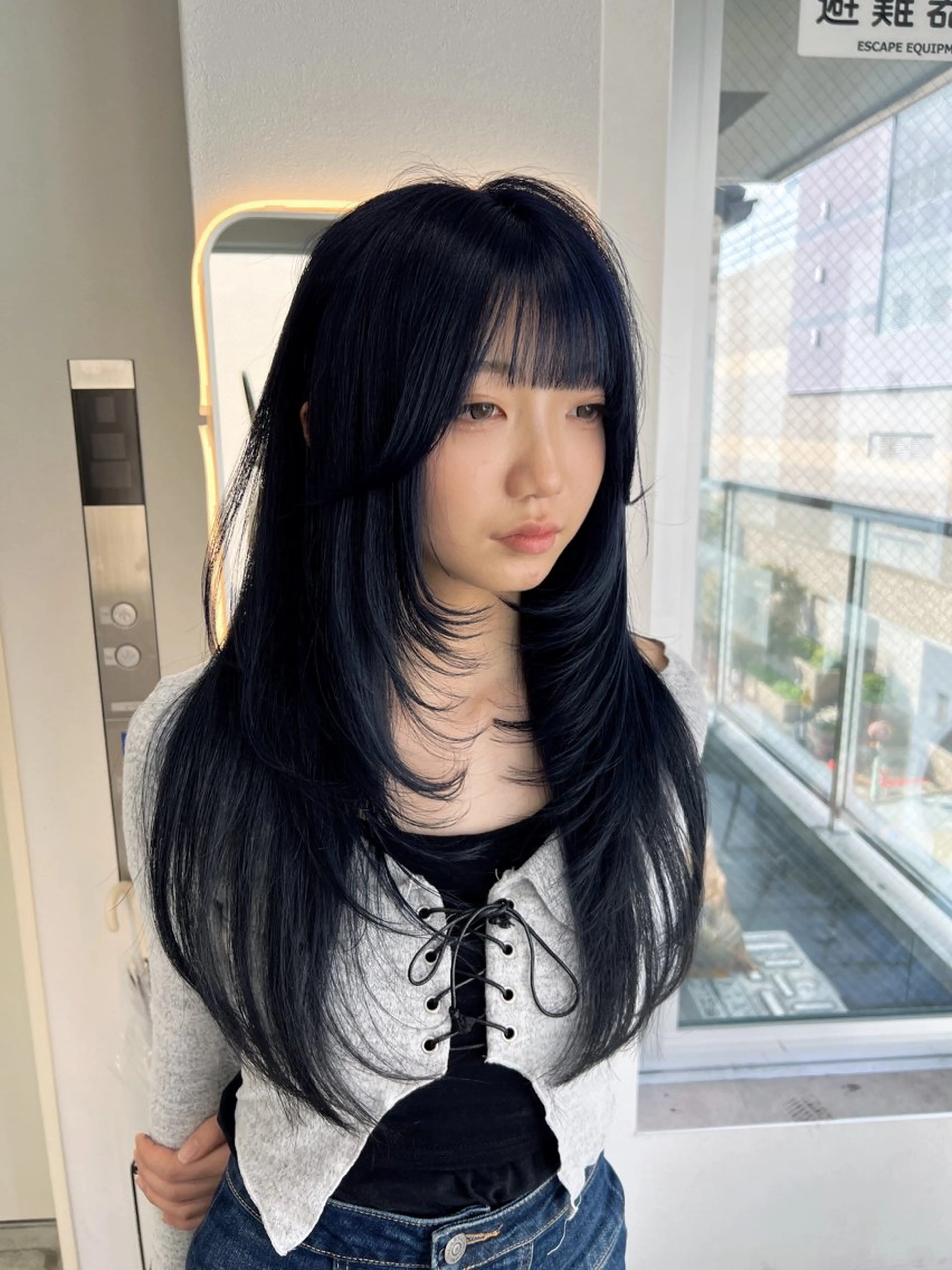 ロング カット ヘアカラー maya レイヤーカットのヘアスタイル