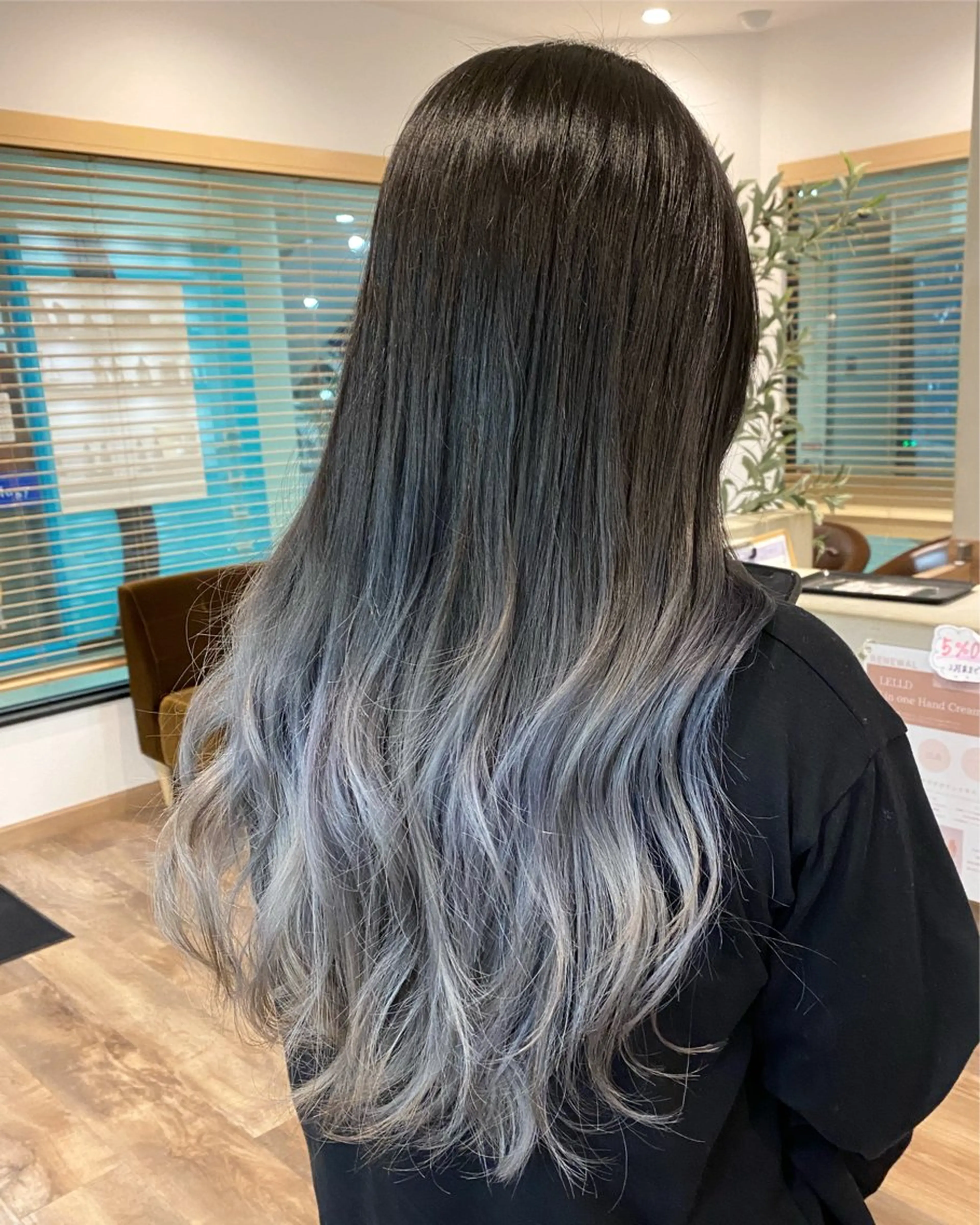 ロング カラー グラデーションカラー カット ヘアカラー 髙橋 怜司のヘアスタイル