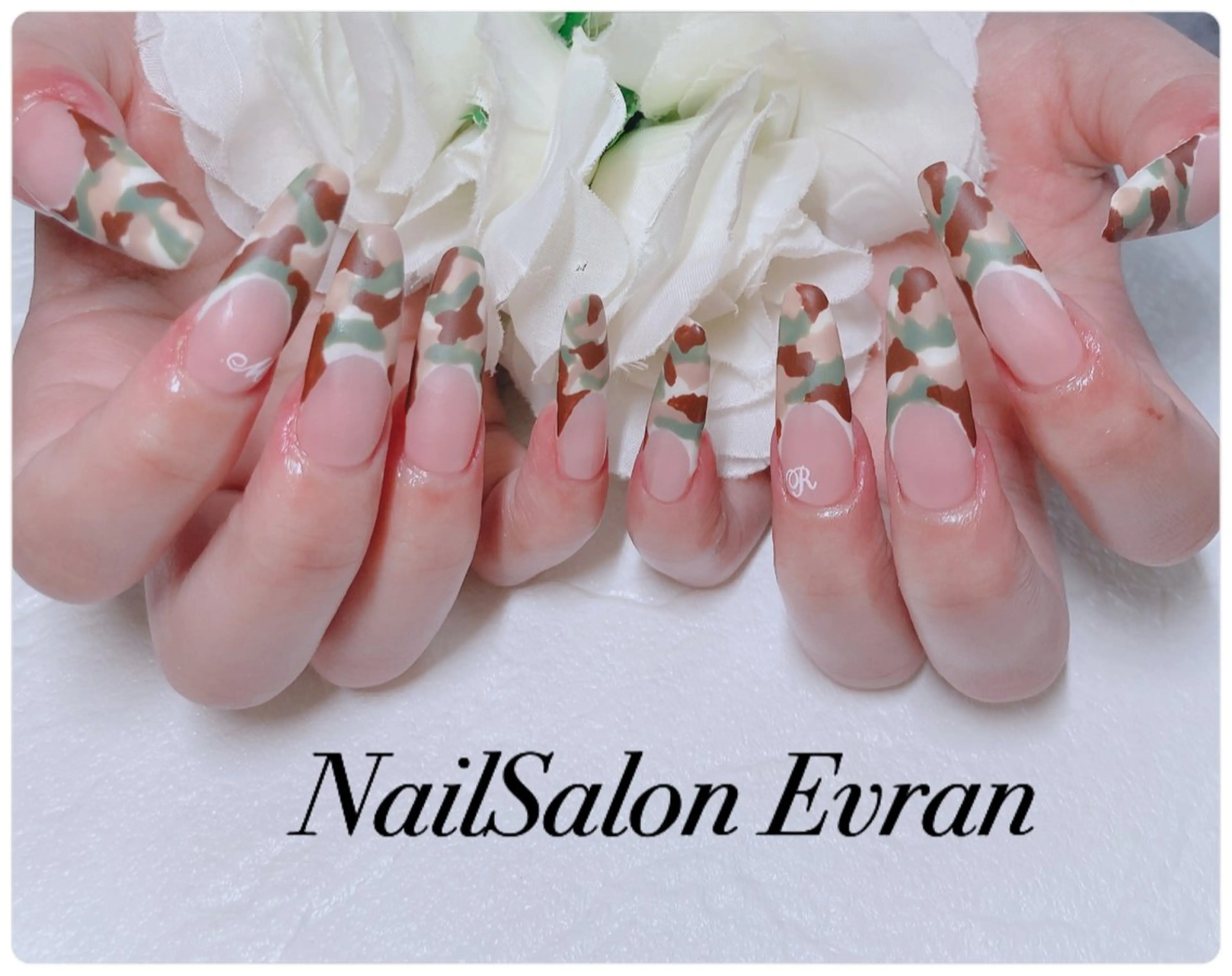 ネイル アートネイル フレンチネイル マグネットネイル 持ち込み ニュアンスネイル ハンドネイル Nail salon Evranのネイルデザイン