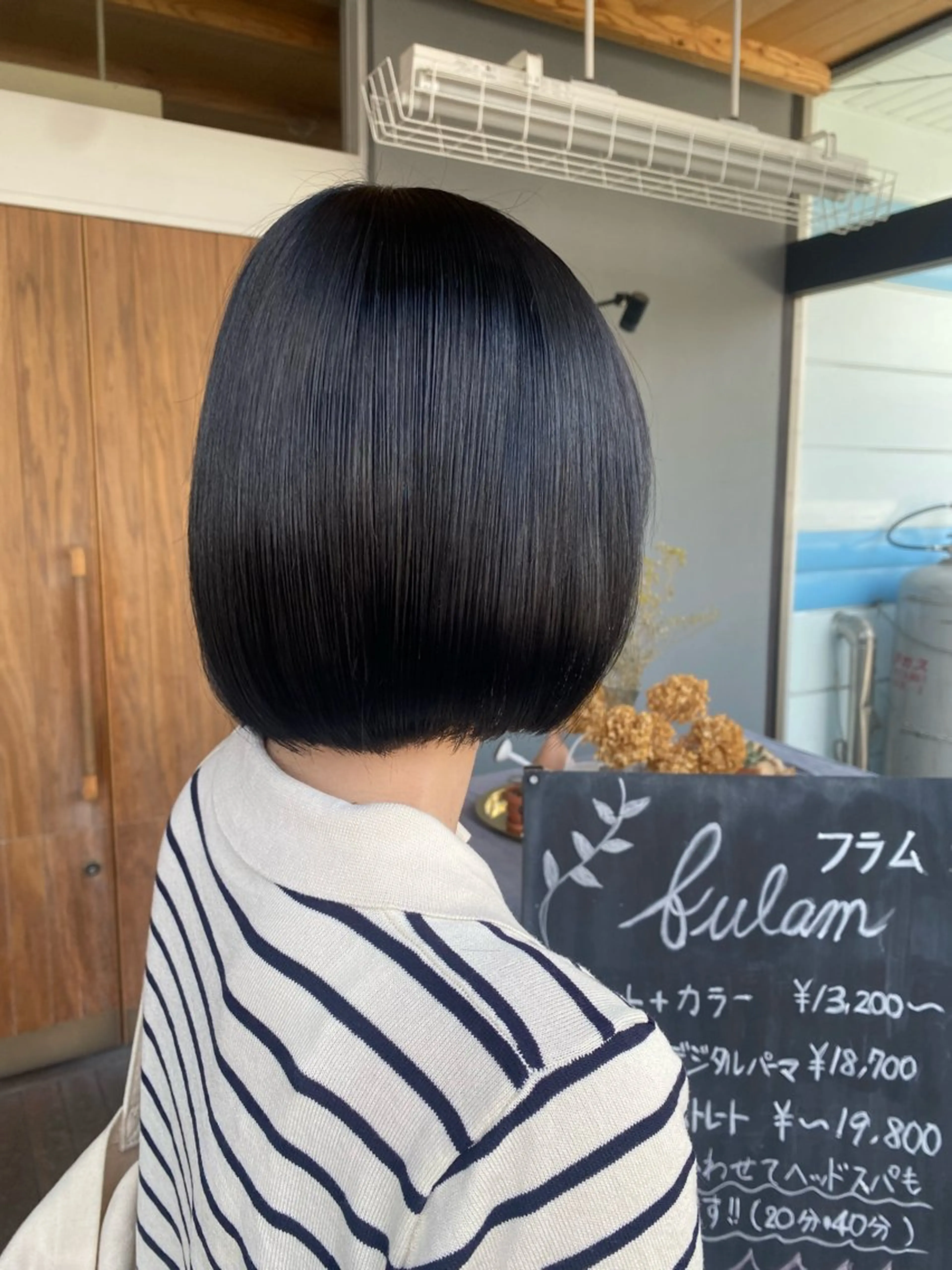 ショート カラー 黒髪 ブルーカラー ブルーブラック MIKU ／fulamのヘアスタイル