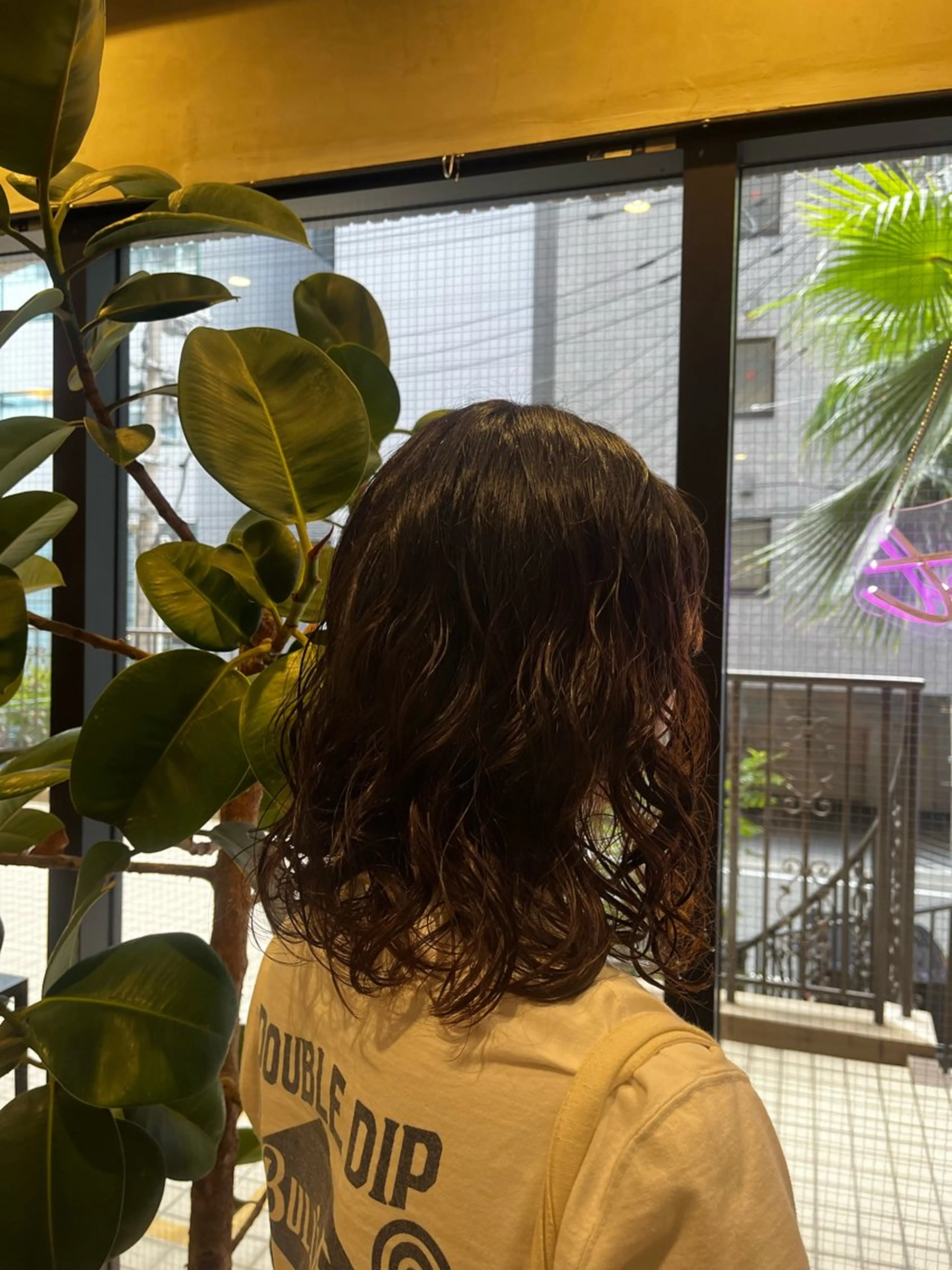 ミディアム カット パーマ まみ/レイヤーカット /暖色カラーのヘアスタイル