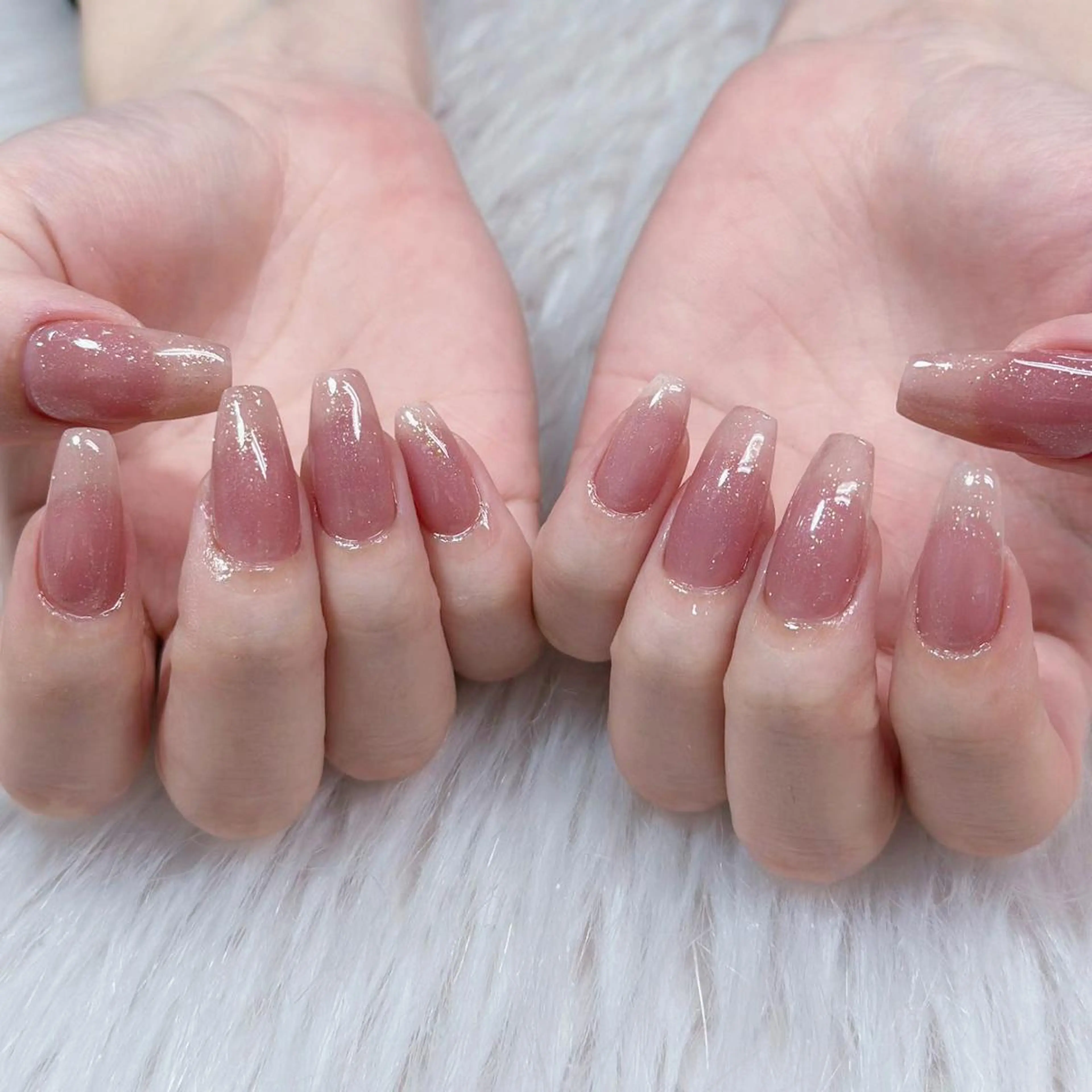 ネイル アートネイル オーロラネイル ガーリー キラキラネイル 韓国ネイル ハンドネイル ハンドケア Plenty 🚢のネイルデザイン