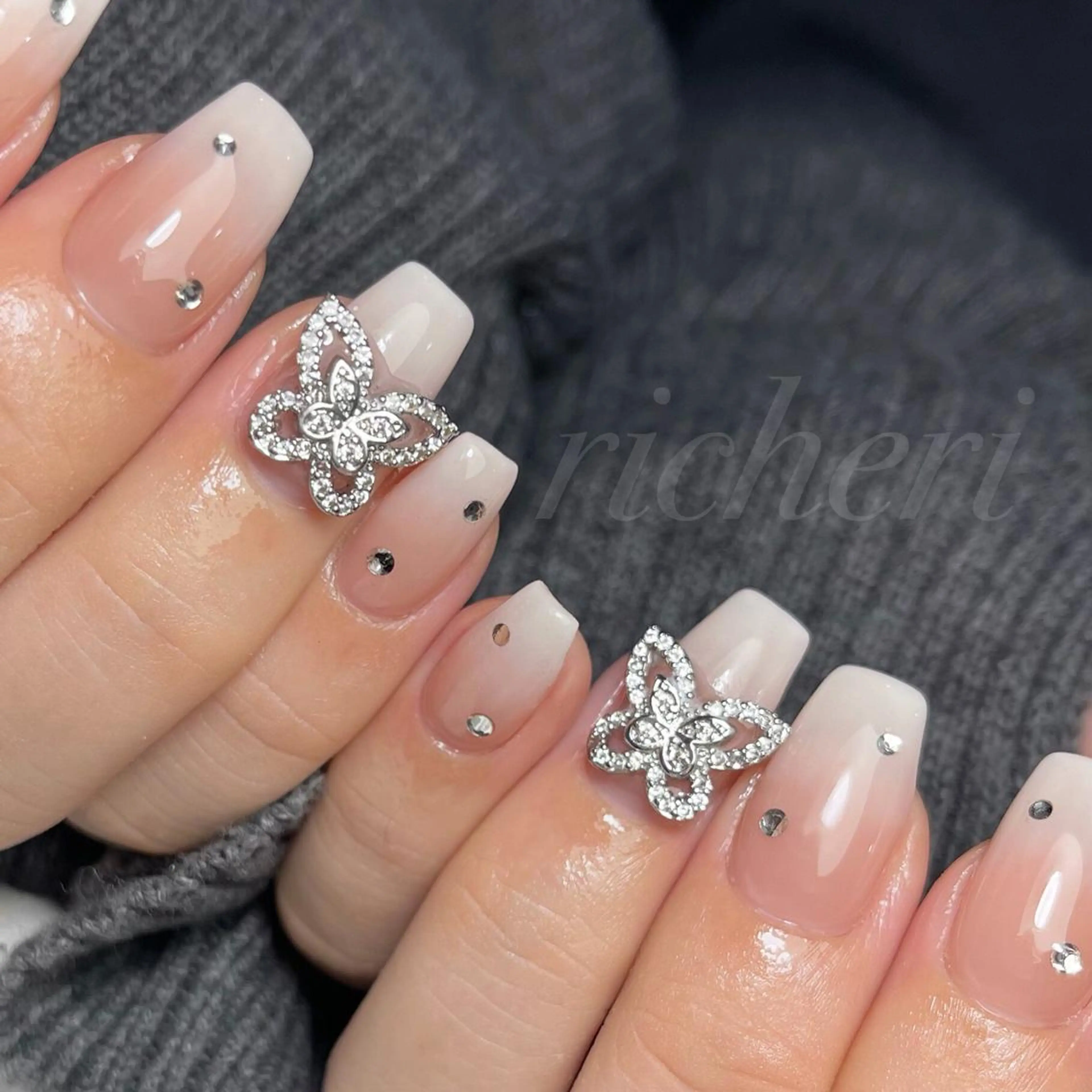 ミディアム ネイル ハンドネイル richeri beautyのエステ・リラクイメージ