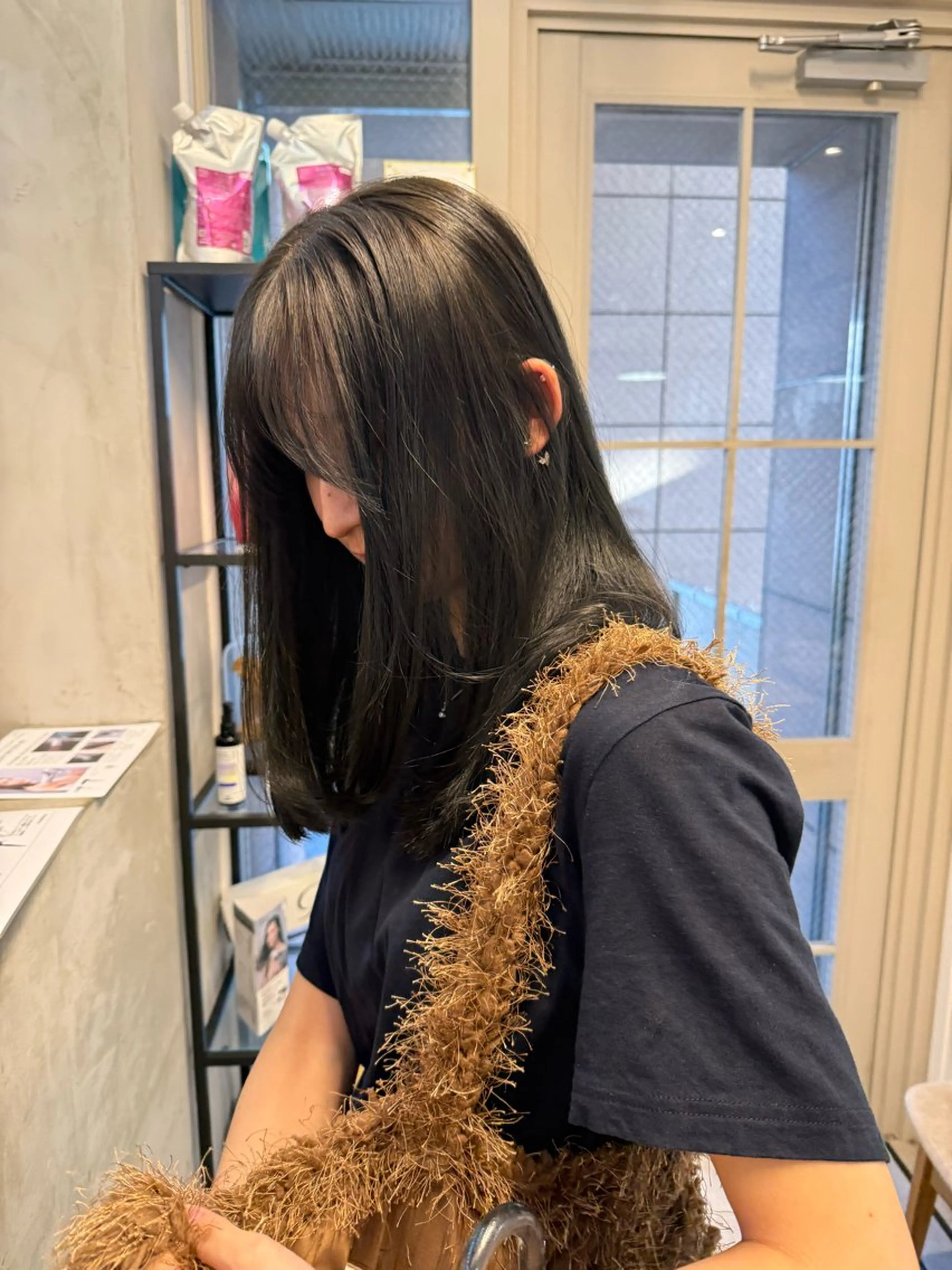 セミロング カラー ミルクティー× グレージュMOMOのヘアスタイル