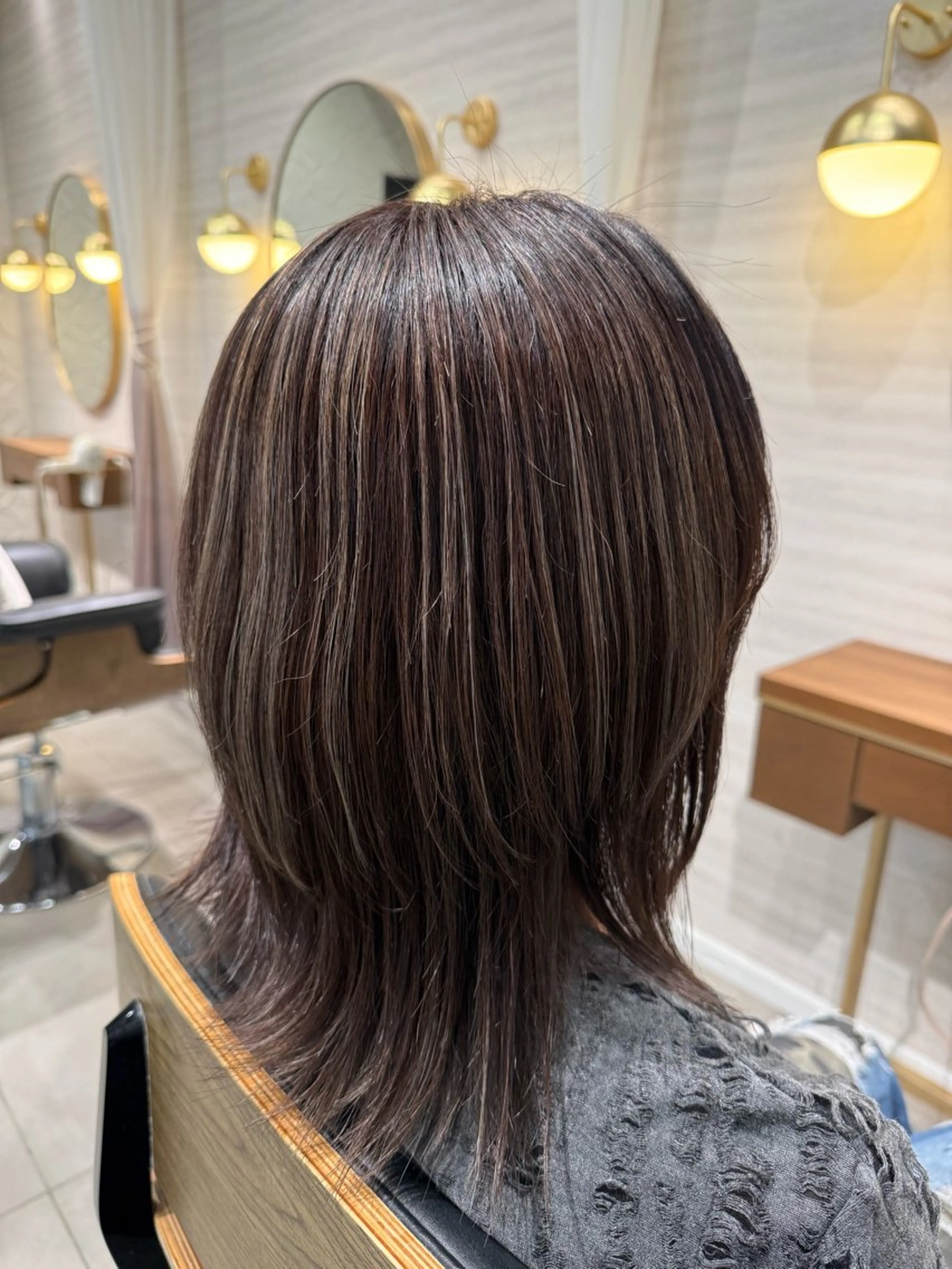 カラー 透明感カラー グレージュ ハイライトカラー インナーカラー シルバー ヘアカラー 長谷川 紗羅のヘアスタイル