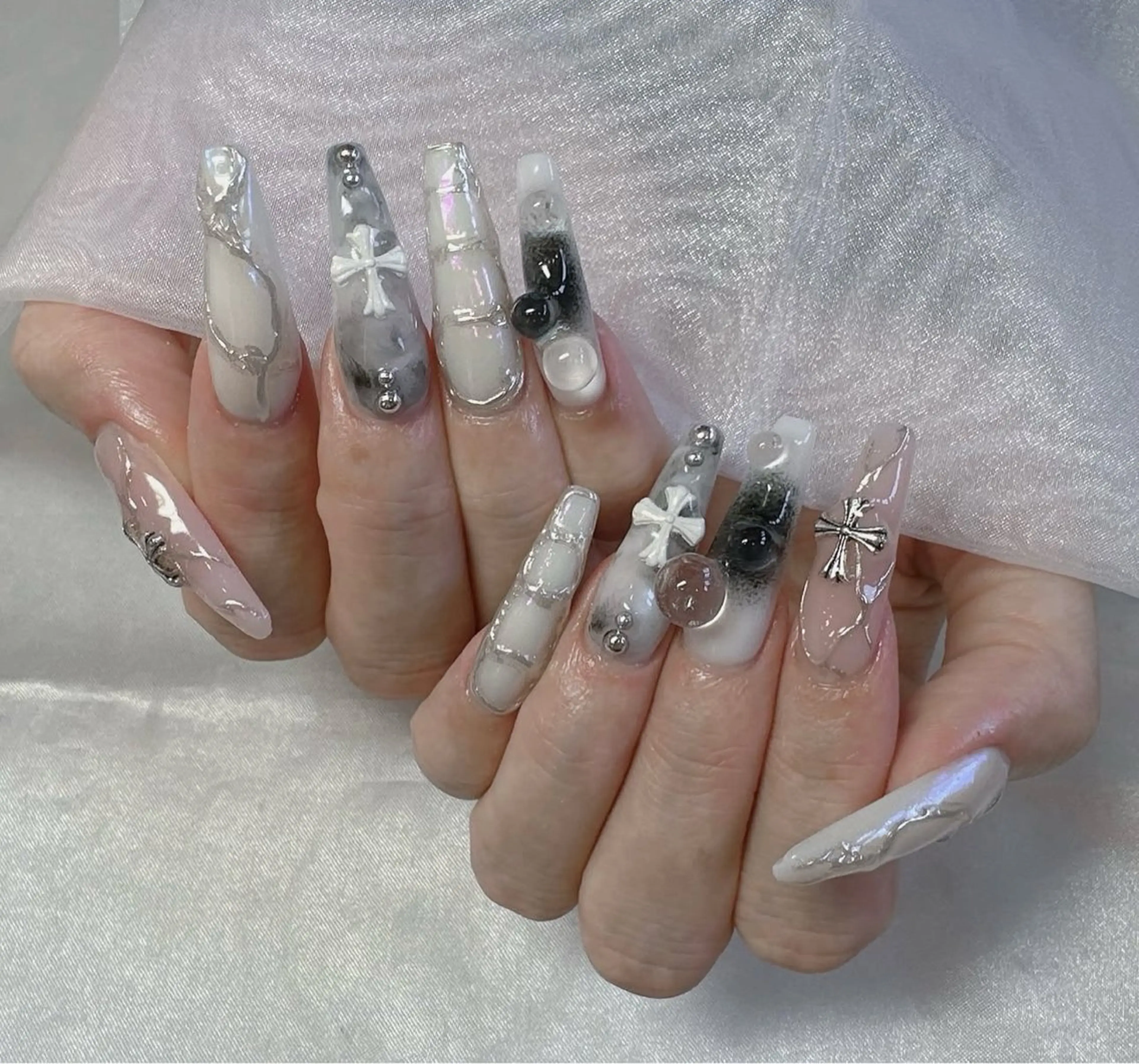 ネイル グラデーション キラキラネイル ワンカラーネイル 冬ネイル Jenn Nail Salonのネイルデザイン