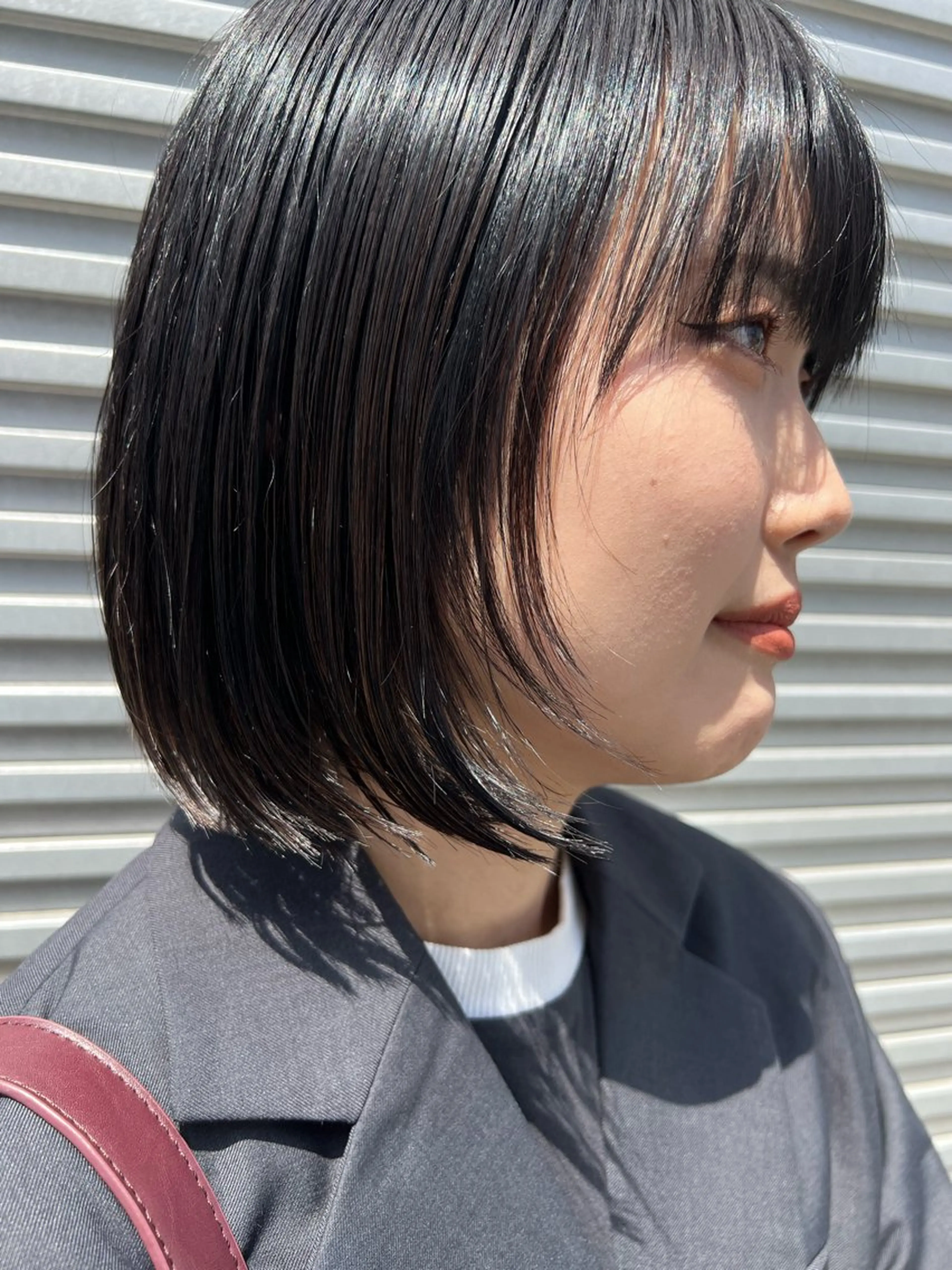 ショート カラー momb 折戸結菜のヘアスタイル