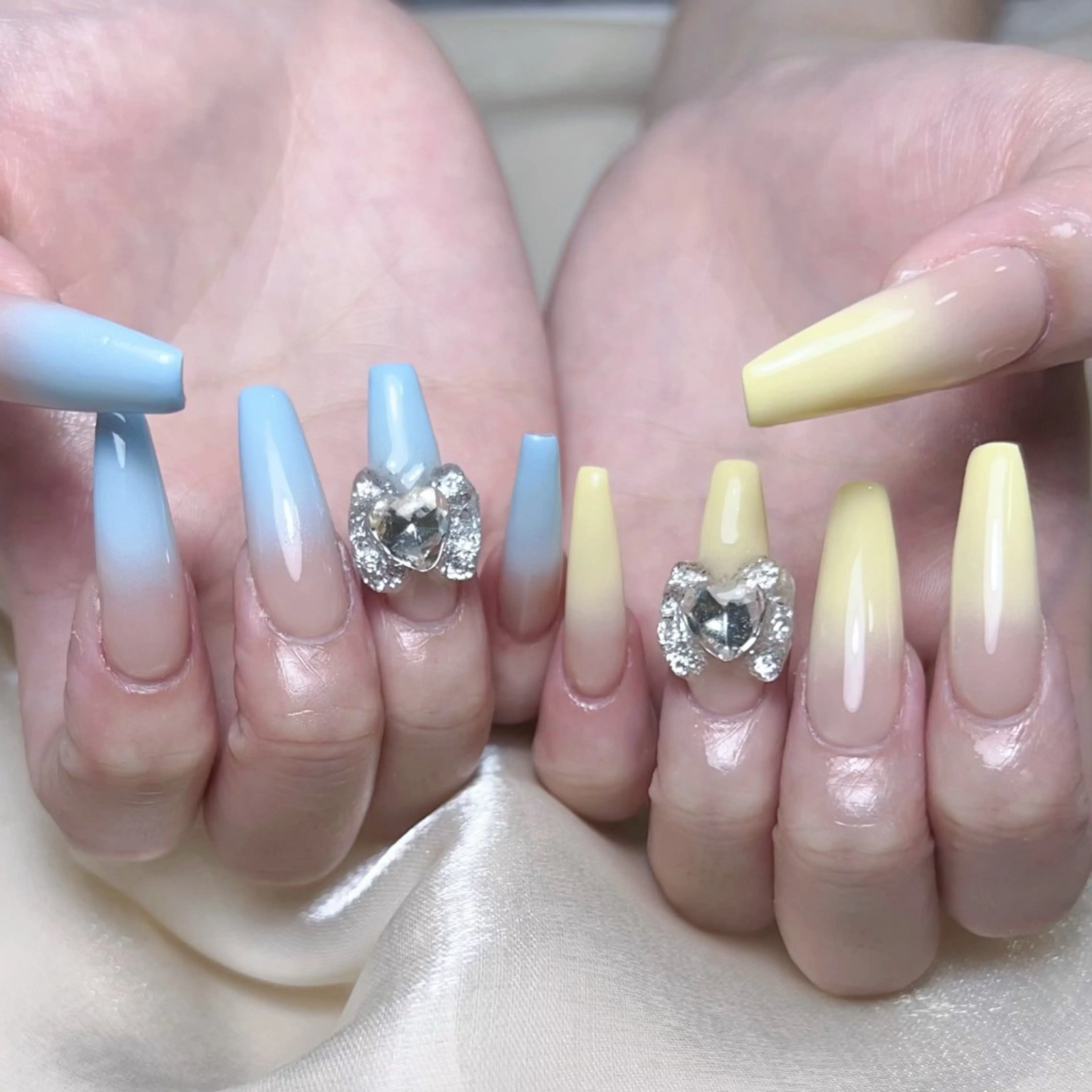 メンズ ネイル メンズ韓国風 アートネイル オーロラネイル ガーリー キラキラネイル ハンドネイル Nail salon 木にいるのネイルデザイン