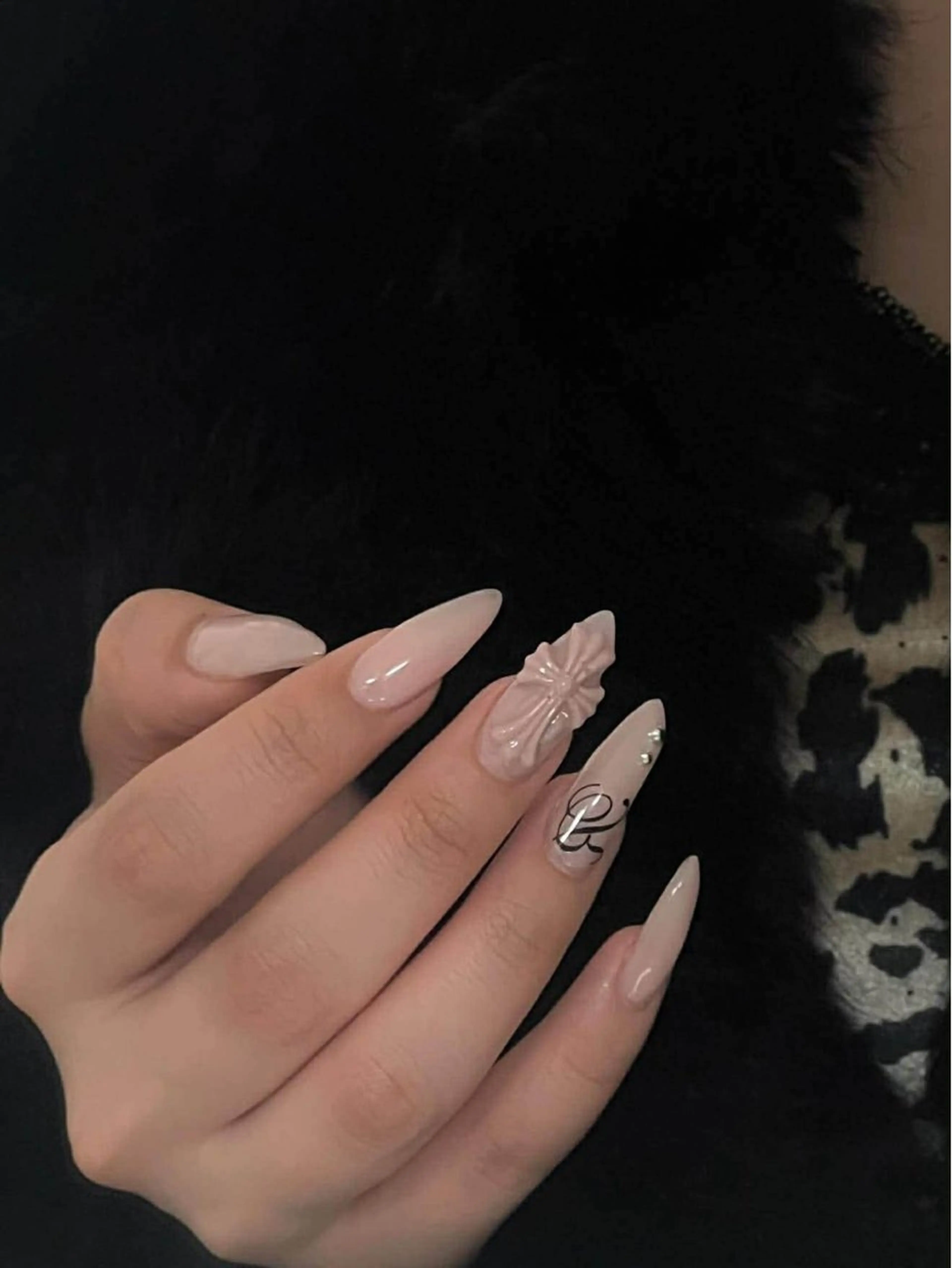 チップ長さ出しワンカラー/ラメ/フラッシュ+2個パーツ🎀の写真