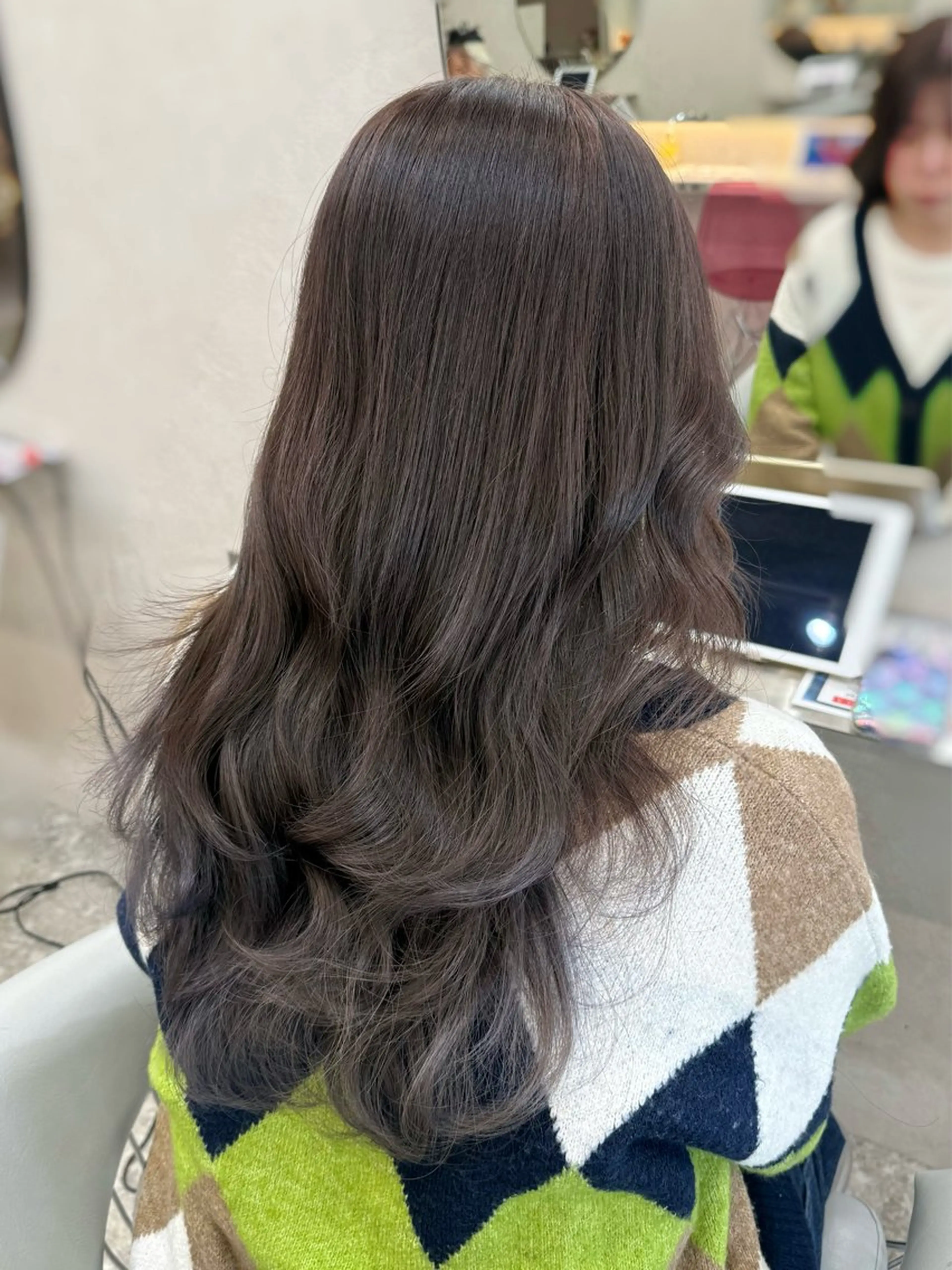 ロング カラー ヘアアレンジ カット ヘアカラー トリートメント なな 顔周りカット/ 透明感カラーのヘアスタイル