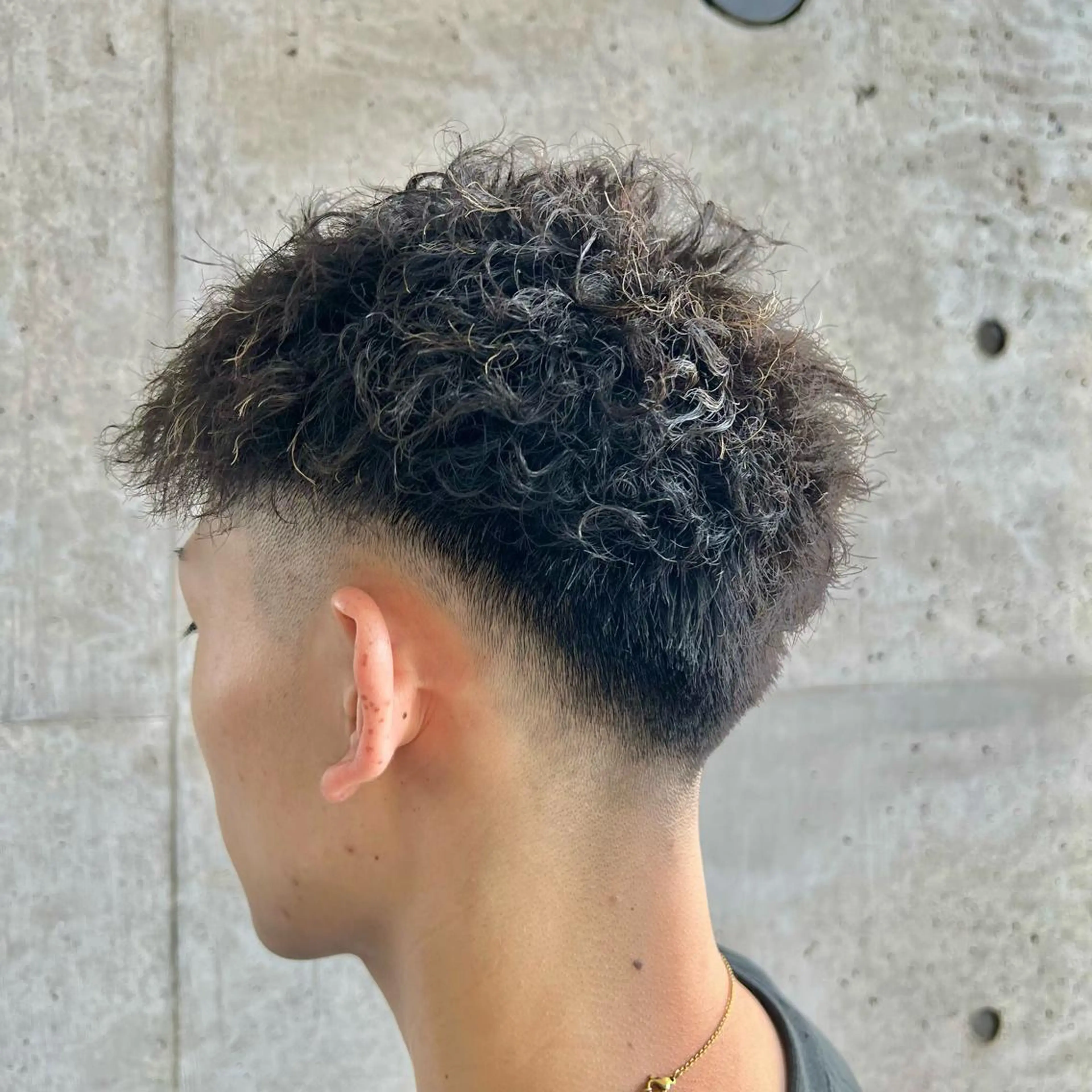 ショート メンズ フェードカット メンズパーマ スキンフェード メンズツイストパーマ ツイストパーマ カット おおつか せいやのヘアスタイル