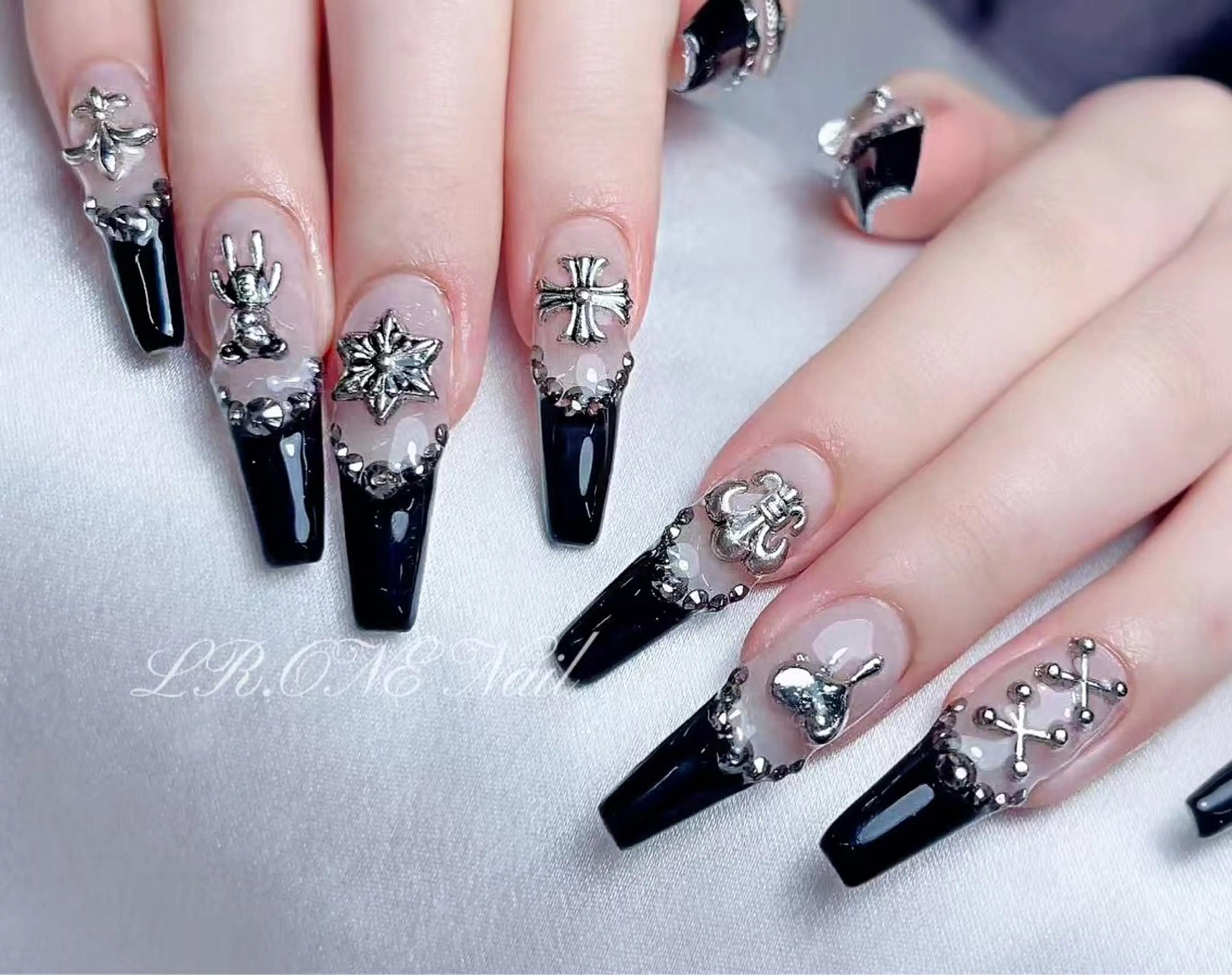 ネイル ハンドネイル LR.ONE ヨウのネイルデザイン