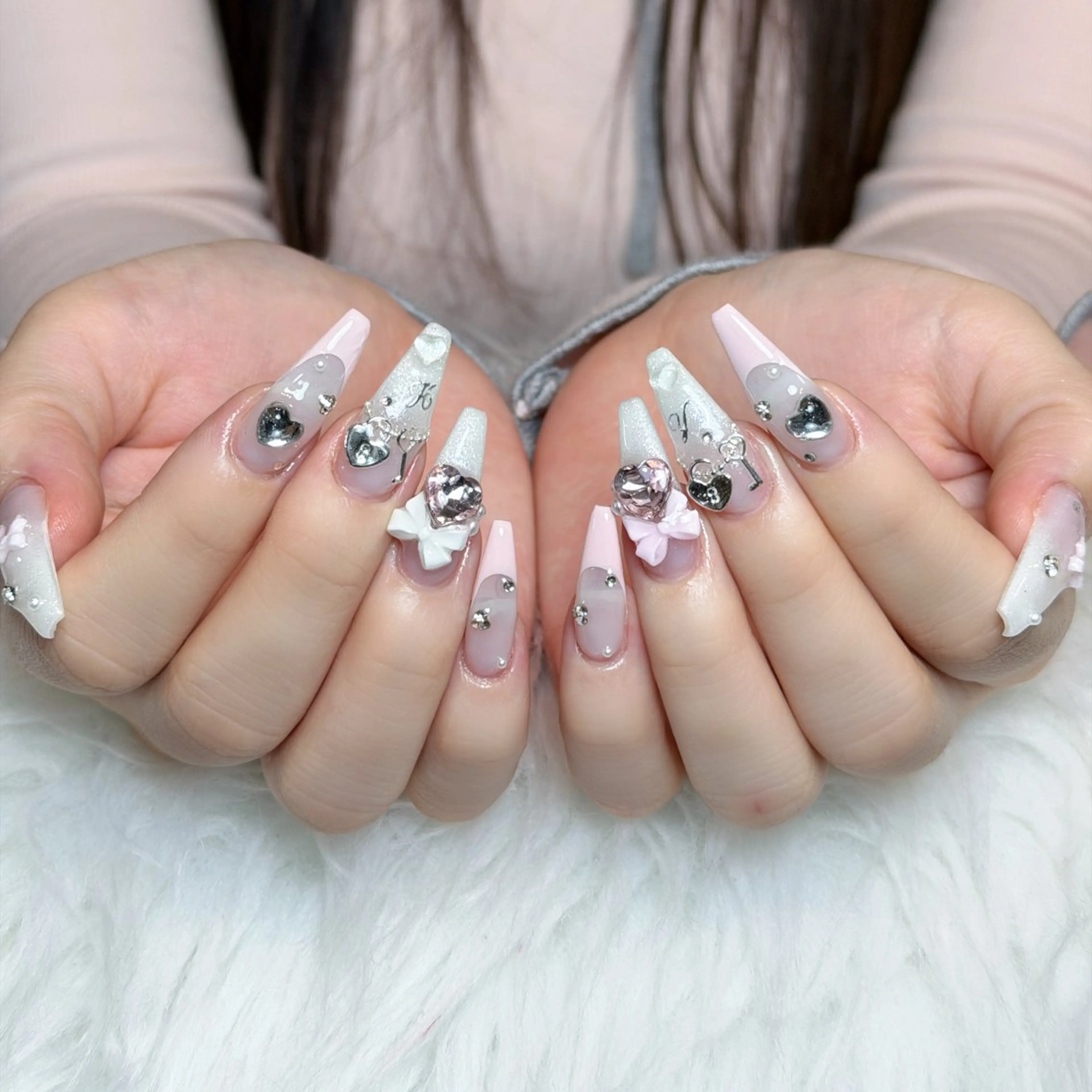 ネイル オーロラネイル ボルドー ブラウン 氷ネイル・うるうるネイル キラキラネイル ハンドネイル Julli NailStudioのネイルデザイン