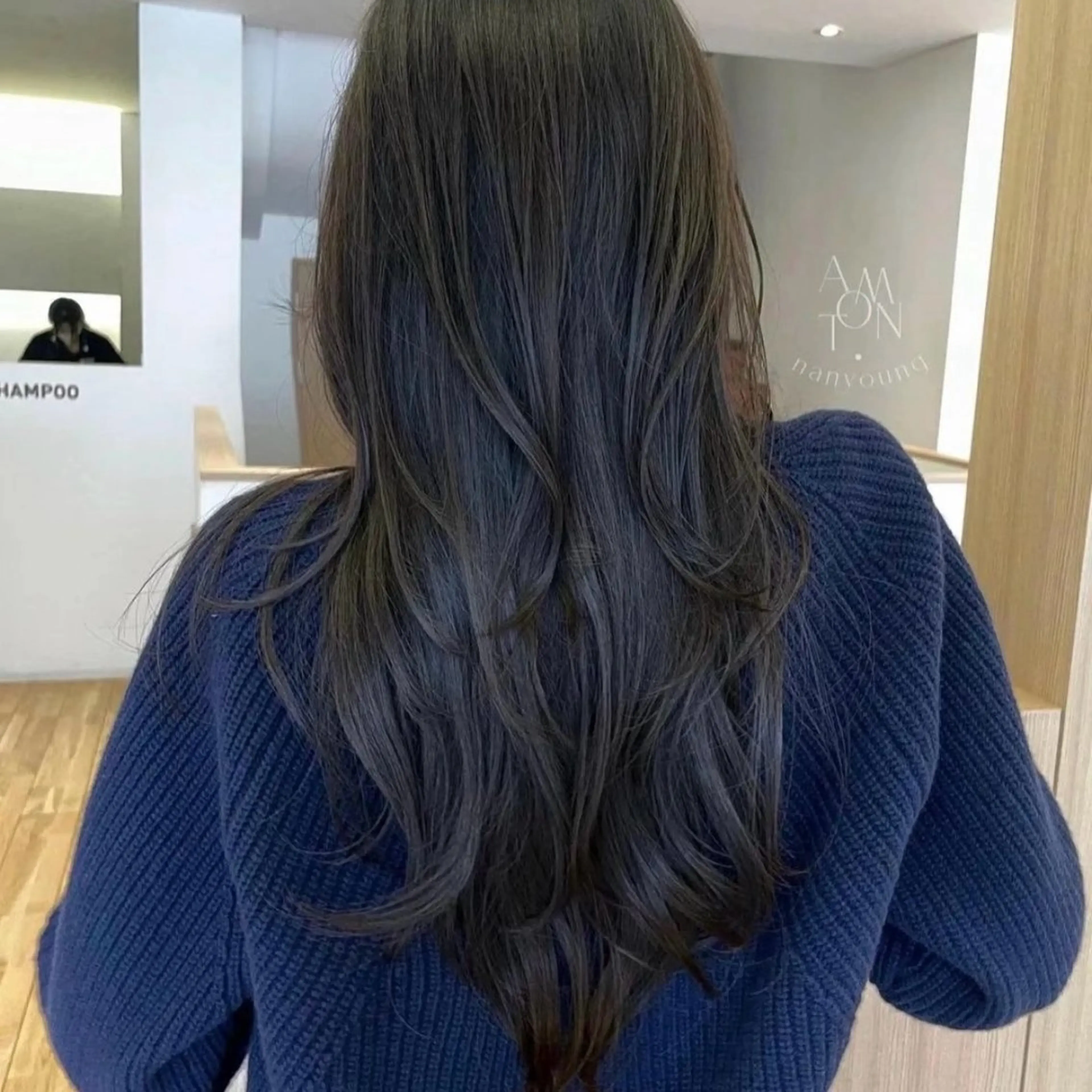 ロング ヘアカラー トリートメント armony (明治神宮前店)所属・☪︎レイヤー/ウルフ /ハッシュ☪︎ にこのヘアスタイル