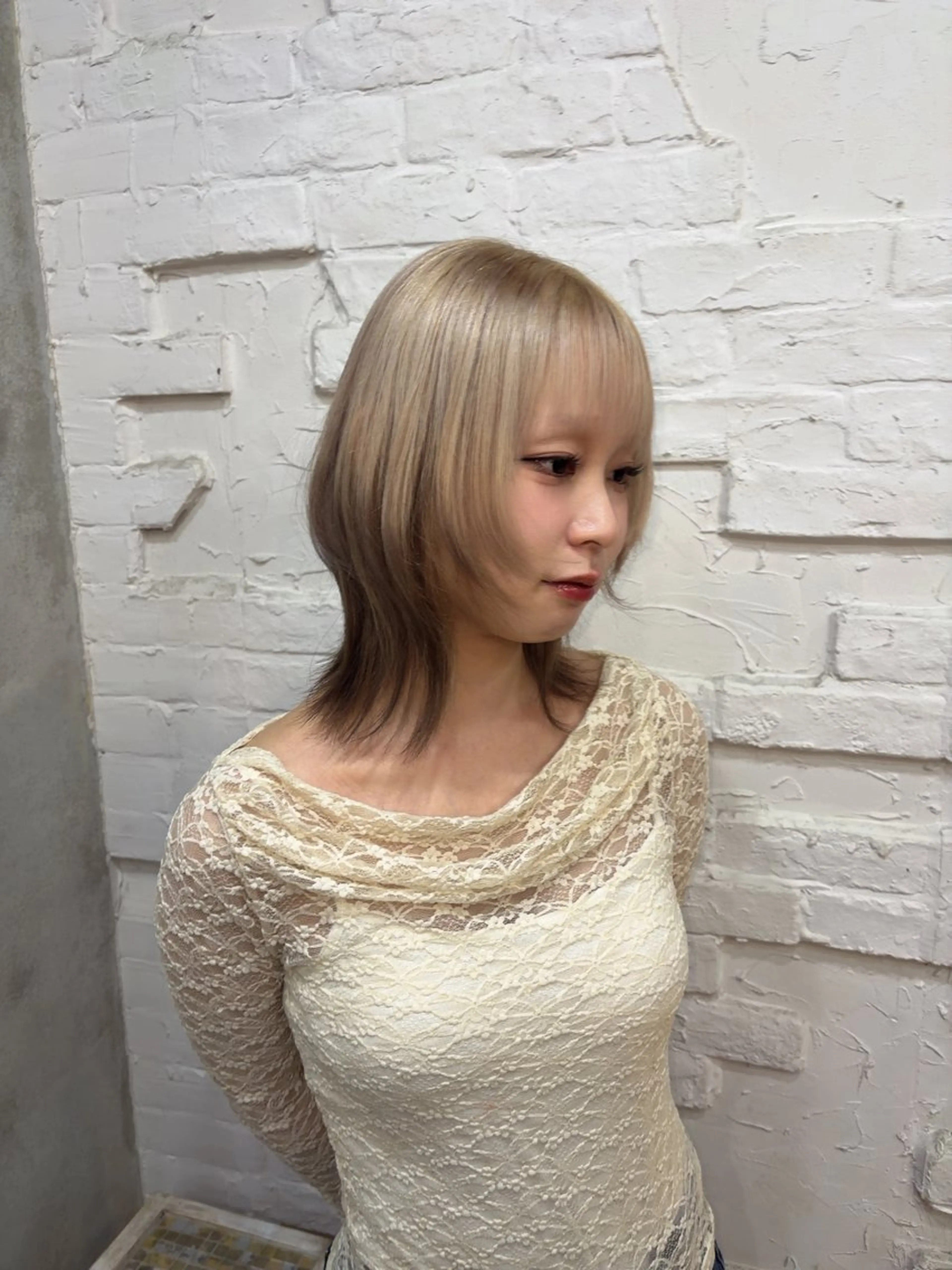 ミディアム カラー ベージュカラー ブリーチ ブロンド デザインカラー グレージュ ヘアカラー トリートメント 艶髪/ハイトーン/ ヘアセット/モエノのヘアスタイル