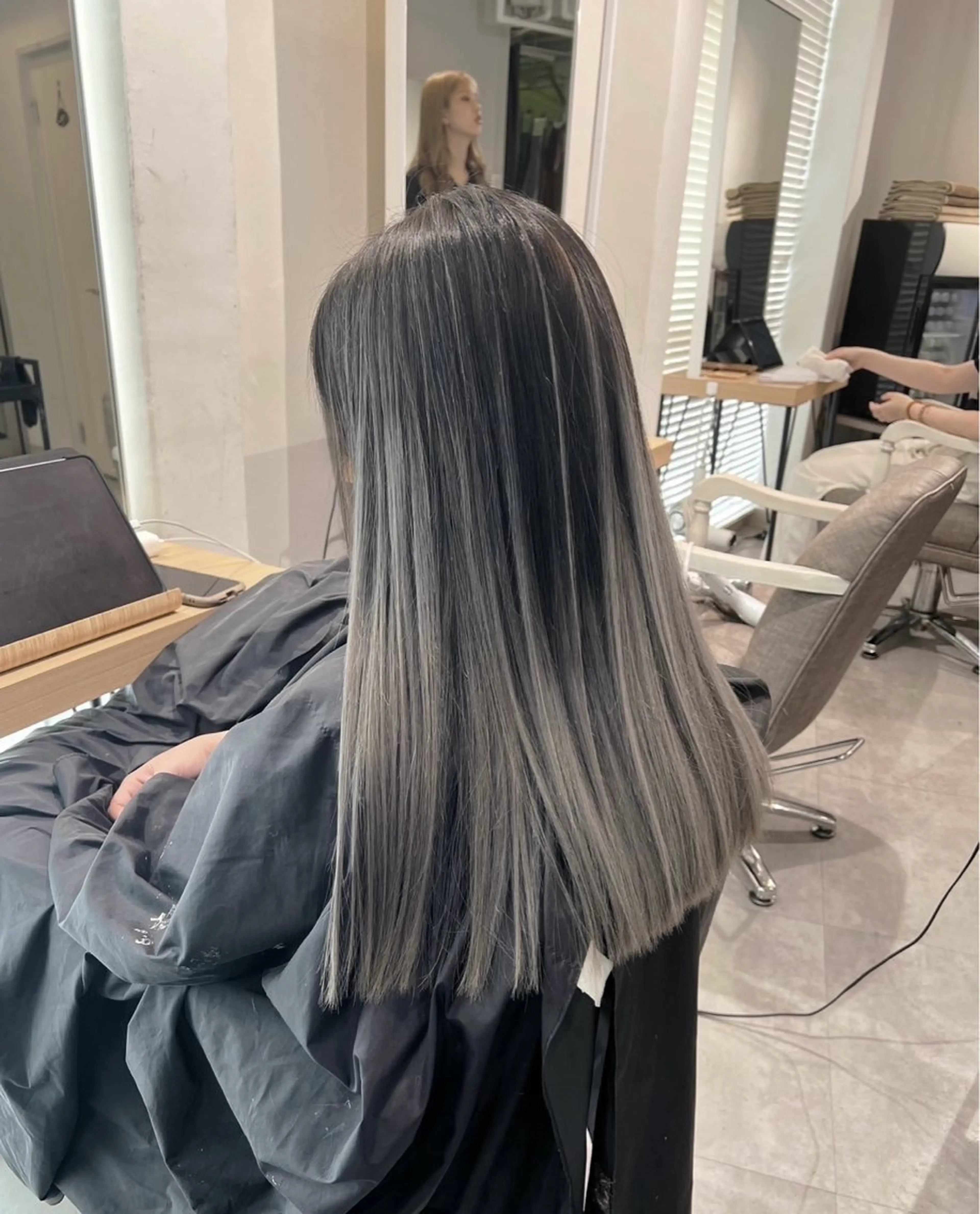 セミロング カラー バレイヤージュ グレージュ レイヤーカット ヘアカラー ROBIN所属・指名数No.1 /NAOYAのヘアスタイル