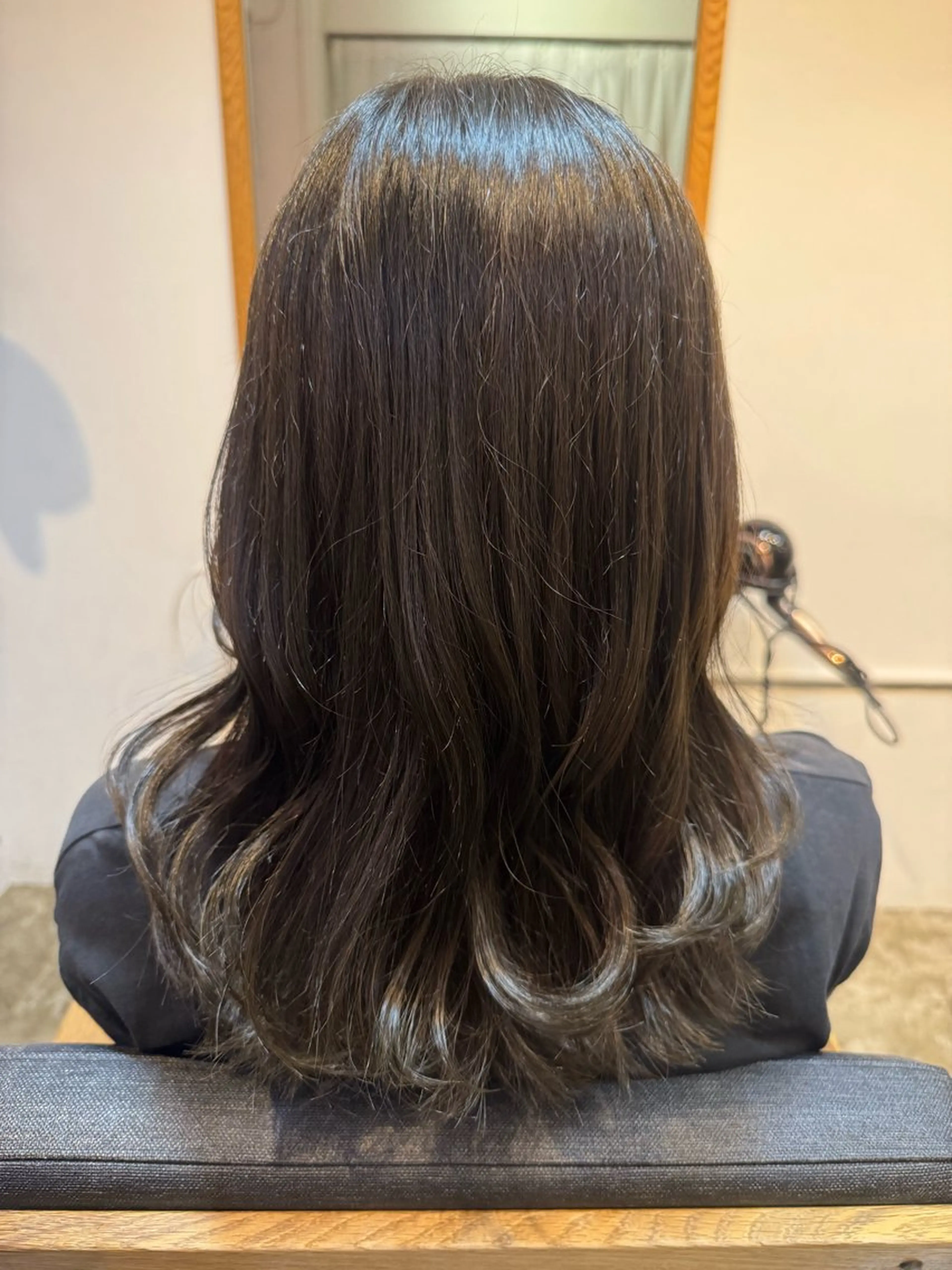 セミロング 髪質改善ストレート Airi🪽🫧のヘアスタイル