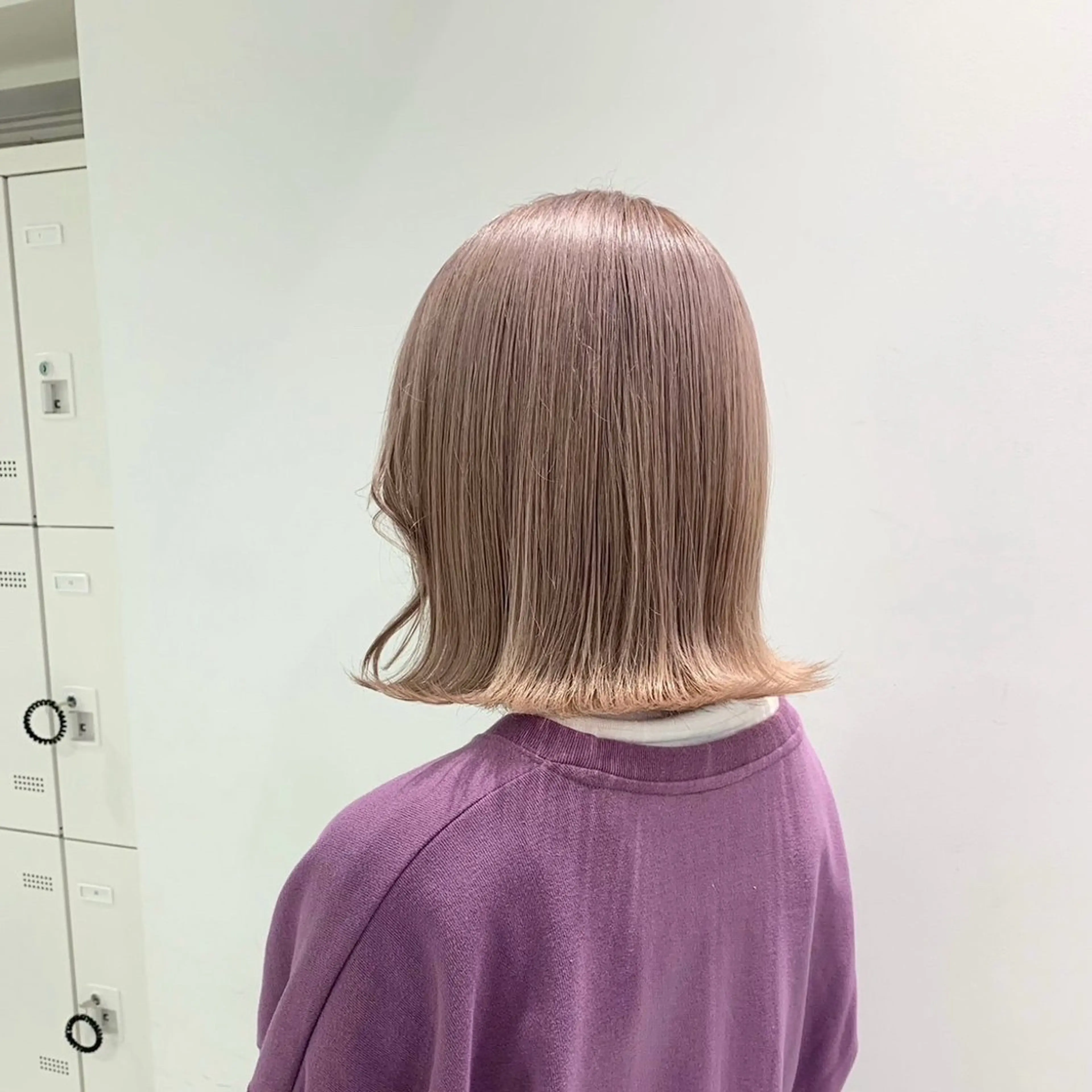 セミロング ❤︎ワンホンガーリー なハイトーンヘア❤︎のヘアスタイル