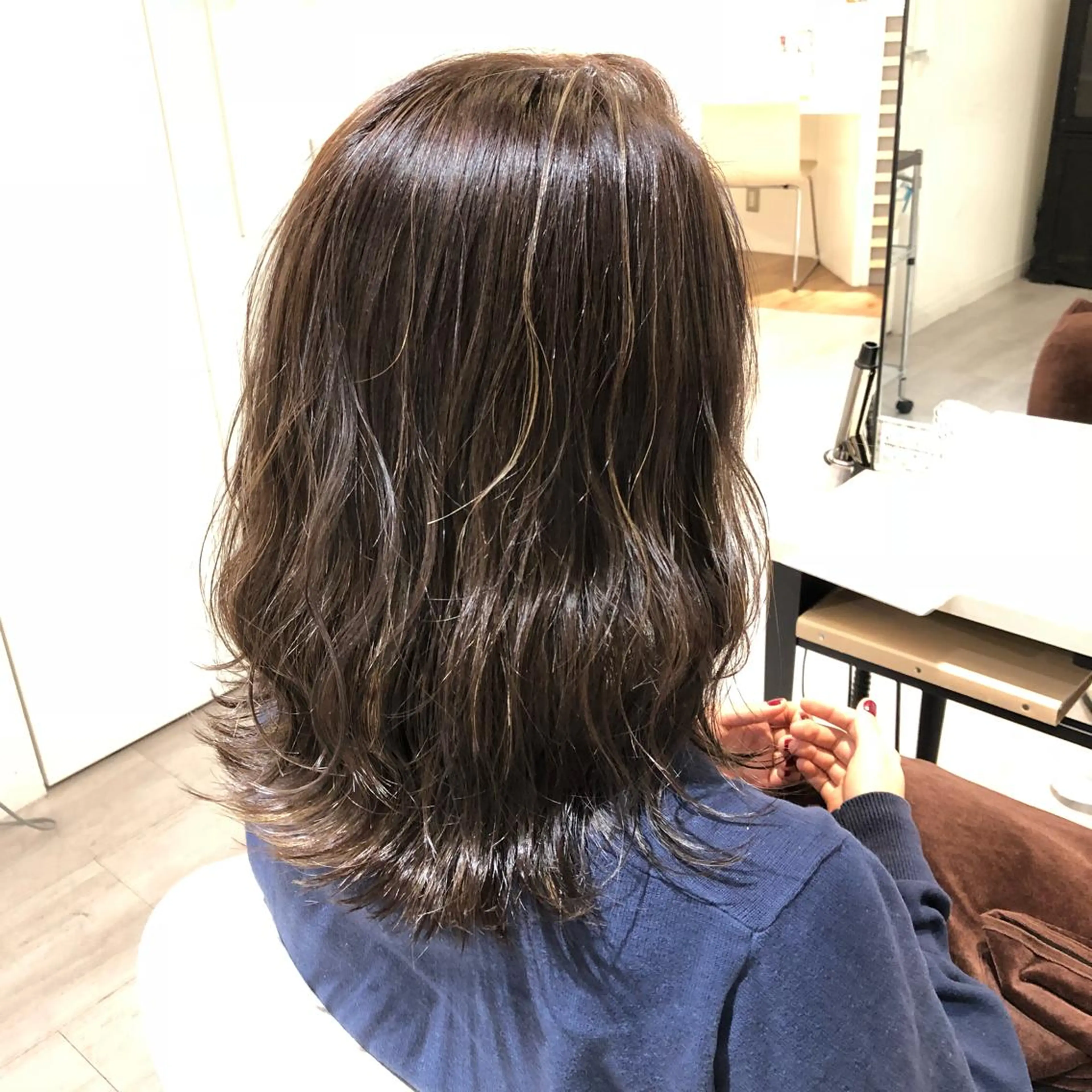 セミロング カラー 金子 富士のヘアスタイル