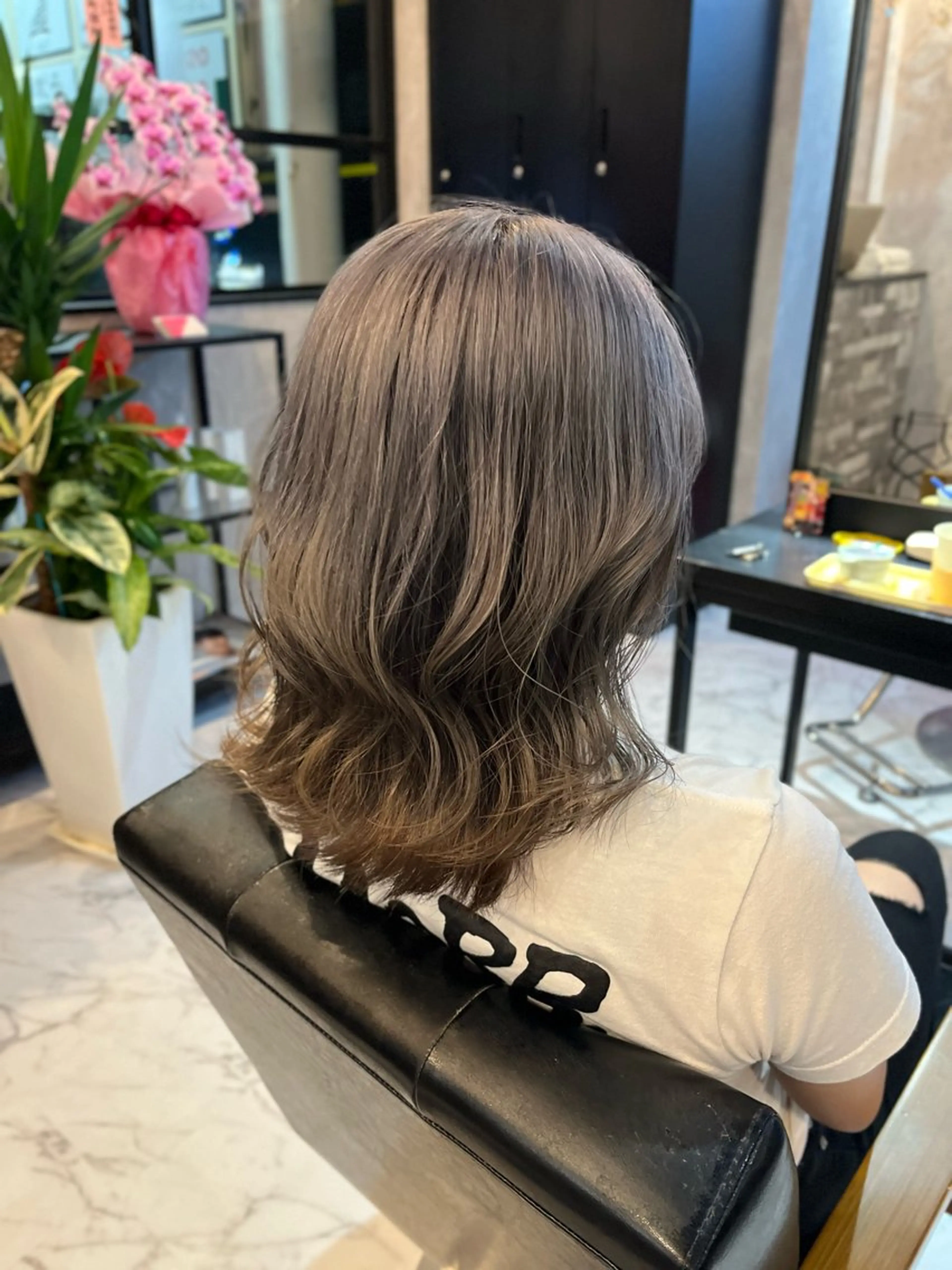 ミディアム カラー グレージュ 安藤 誠斗のヘアスタイル