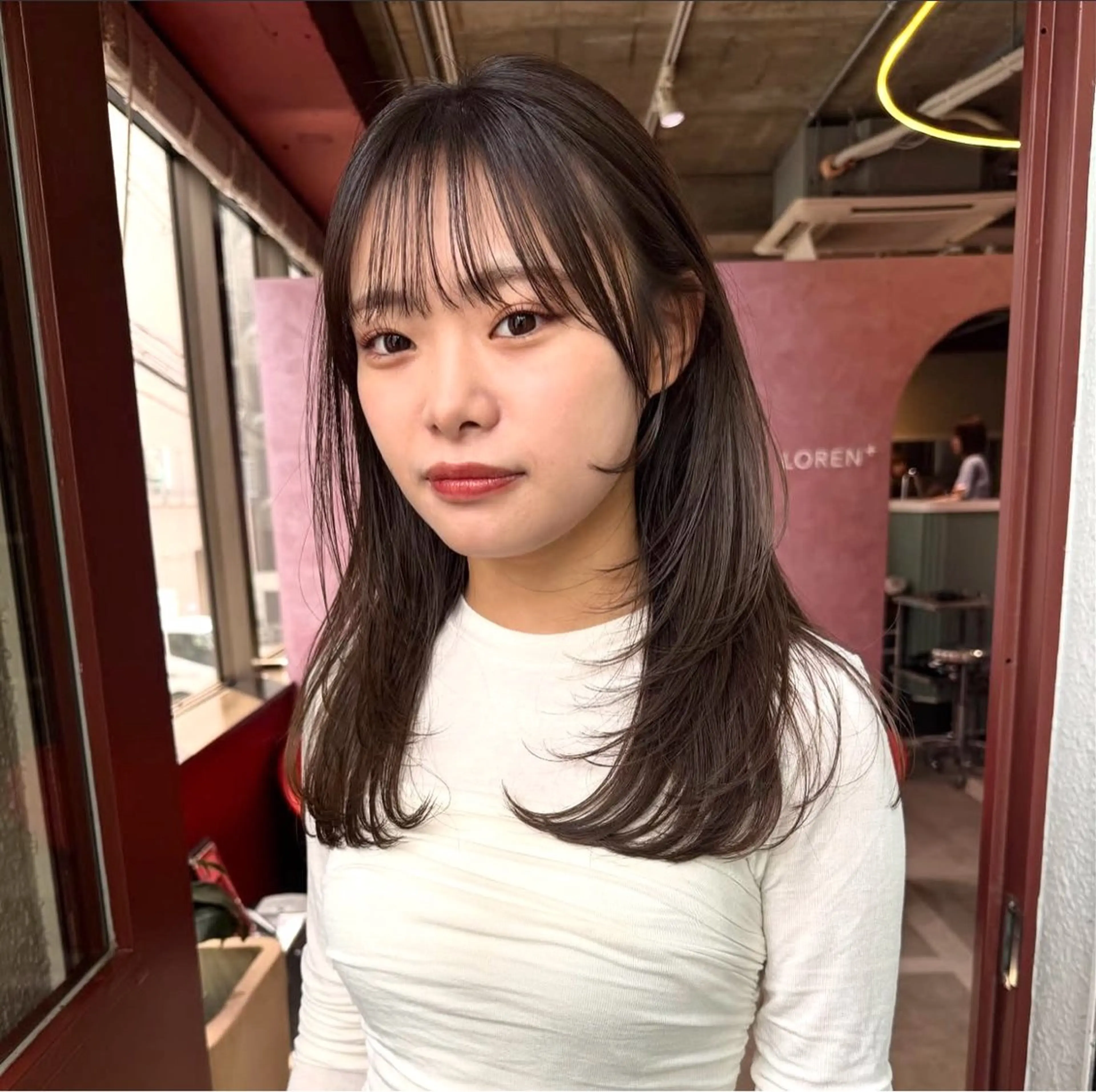 ミディアム 韓国風ヘア レイヤーカット カット ヘアカラー トリートメント 似合わせレイヤー ＆透明感カラーのヘアスタイル
