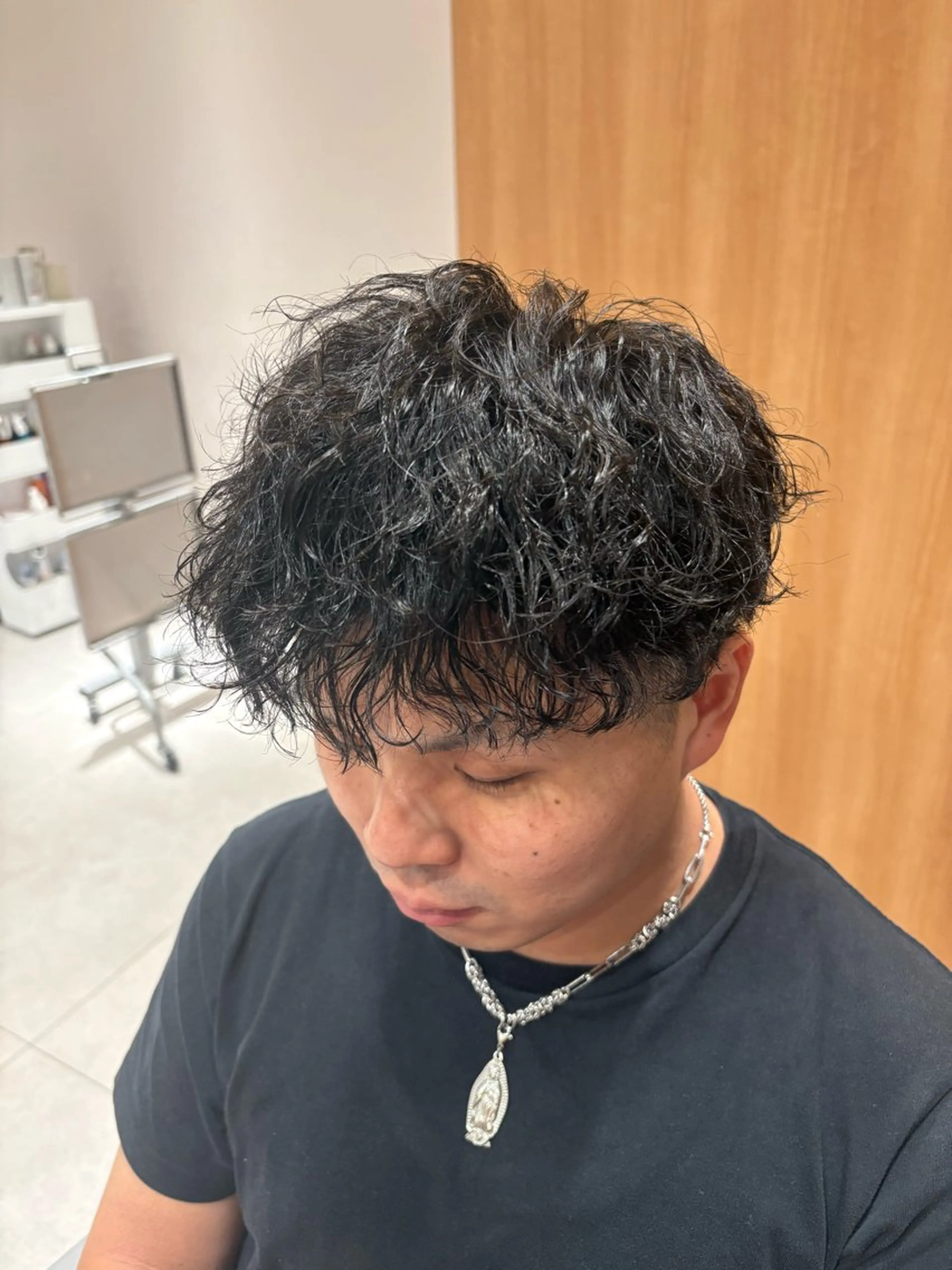 パーマ メンズ メンズパーマ ツイストスパイラルパーマ スパイラルパーマ 岩岸 すずのヘアスタイル