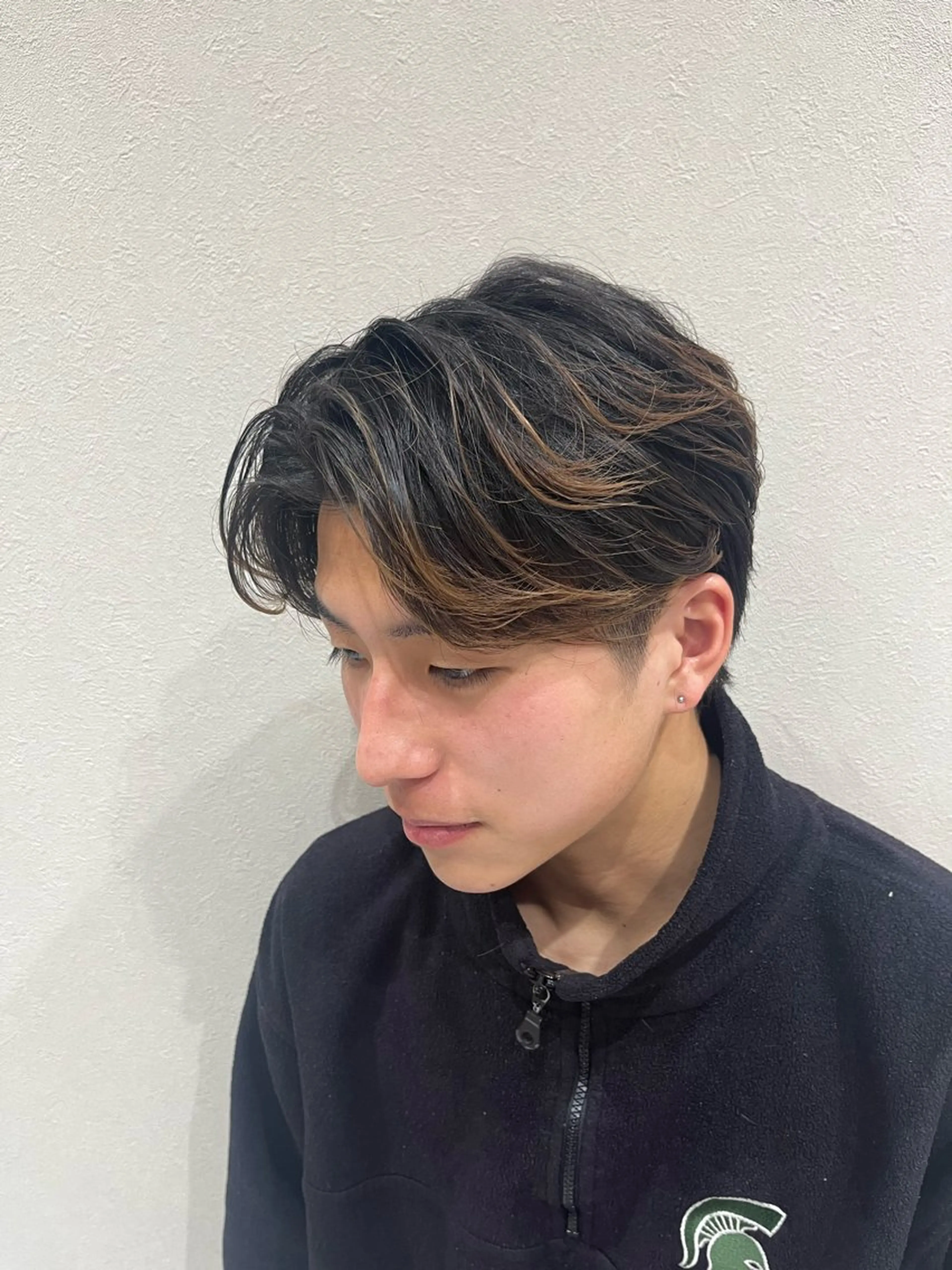 カラー メンズ センターパート 刈り上げ メンズウルフカット ウルフカット Ken 縮毛矯正/韓国風ヘアのヘアスタイル